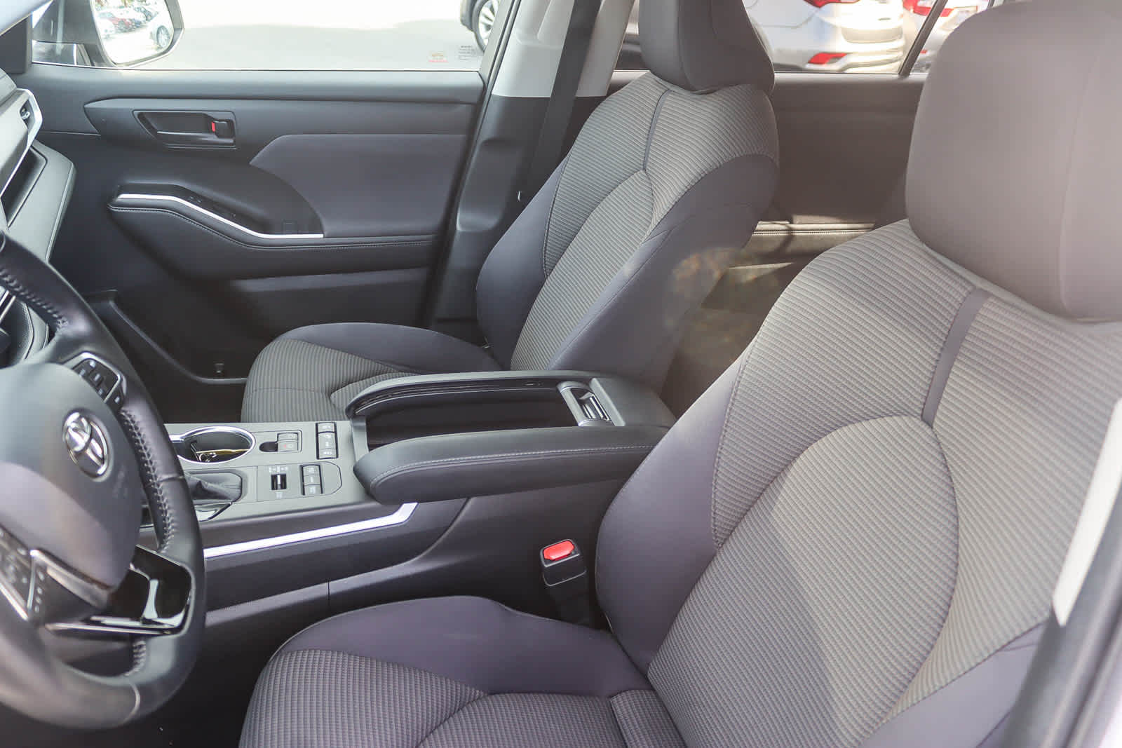 Thumbnail: 2020 Toyota Highlander - 16