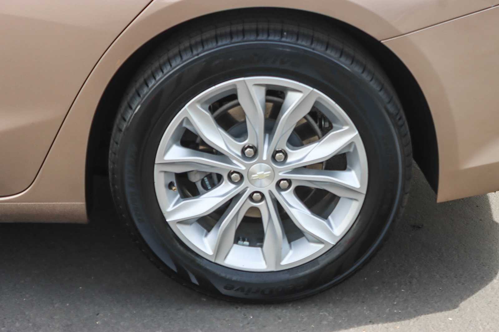 Thumbnail: 2019 Chevrolet Malibu - 10