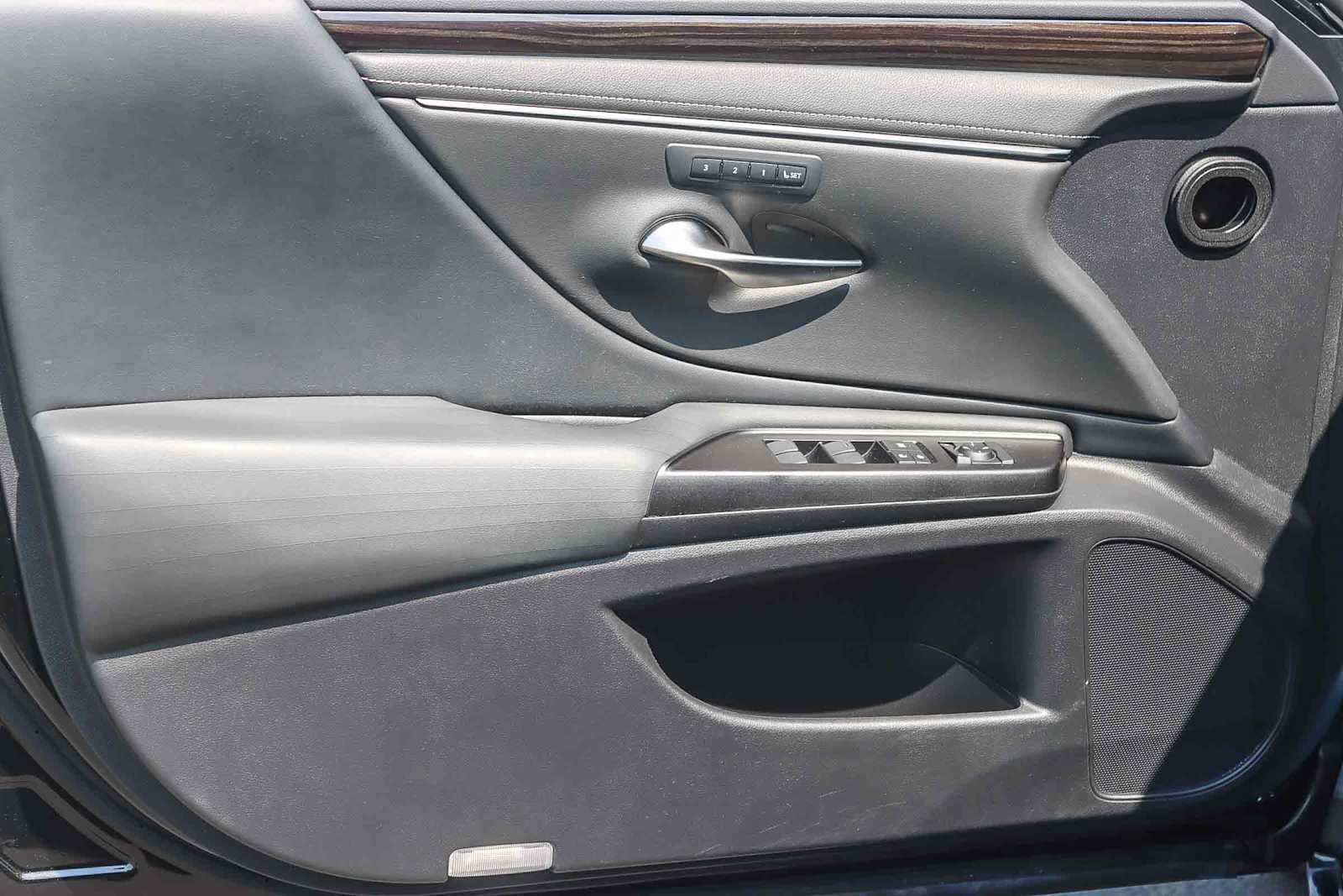 Thumbnail: 2019 Lexus ES - 20