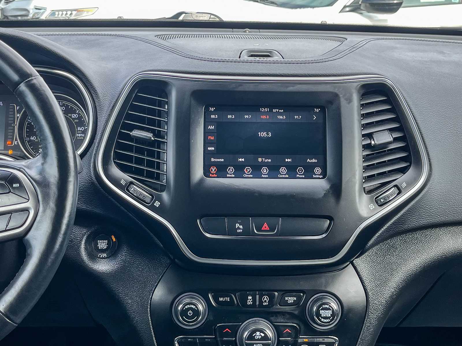 Thumbnail: 2019 Jeep Cherokee - 12