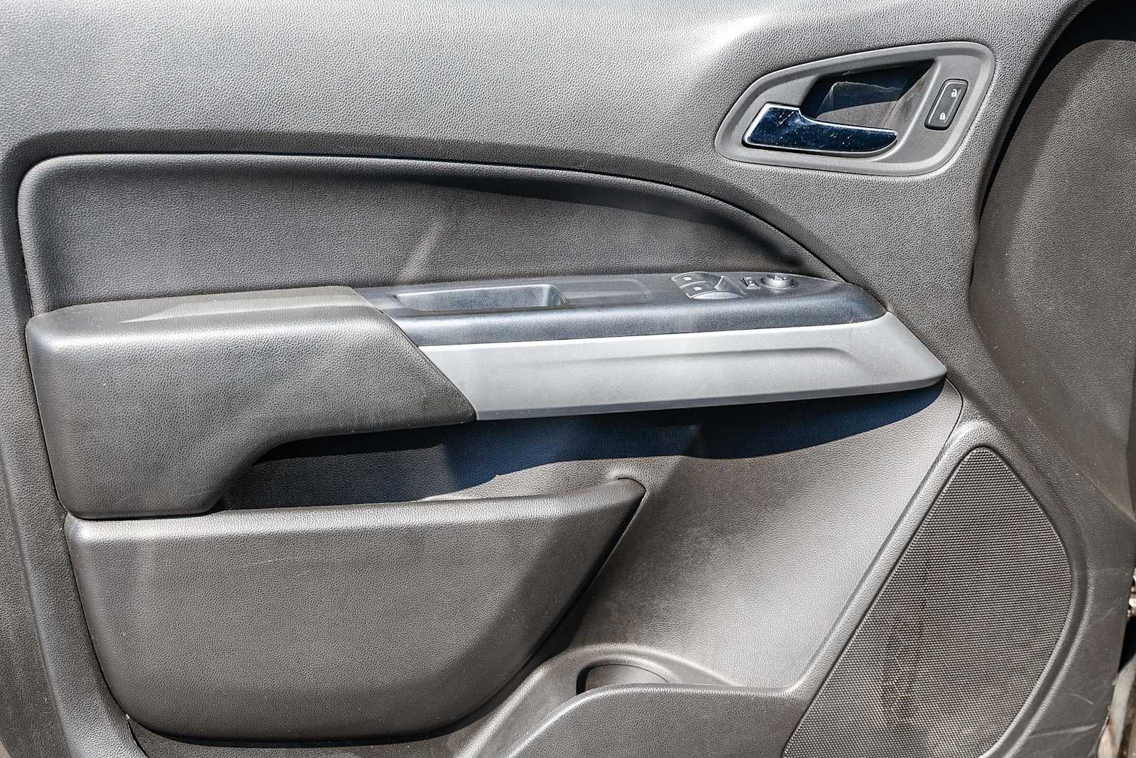 Thumbnail: 2015 Chevrolet Colorado - 21