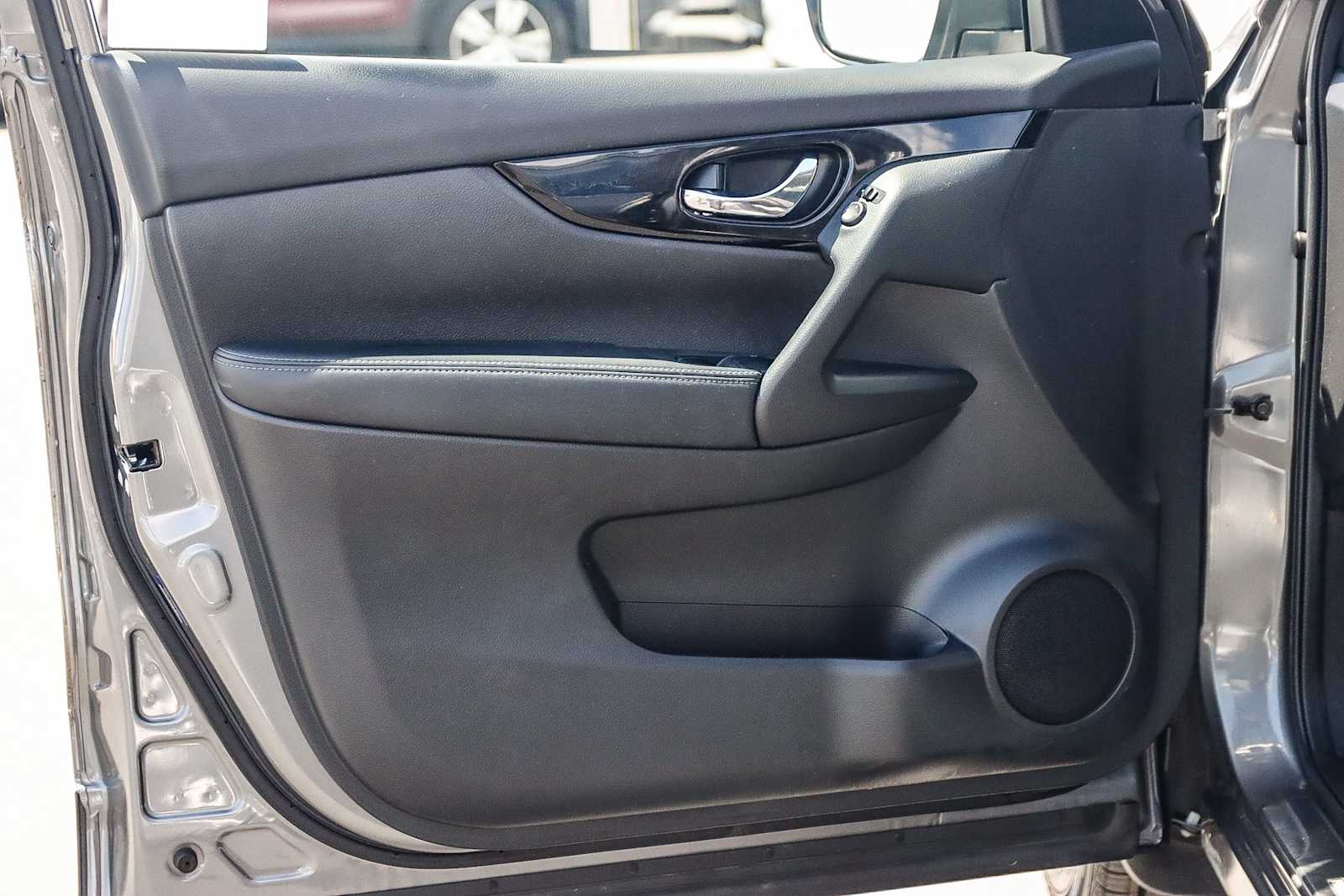 Thumbnail: 2019 Nissan Rogue Sport - 19