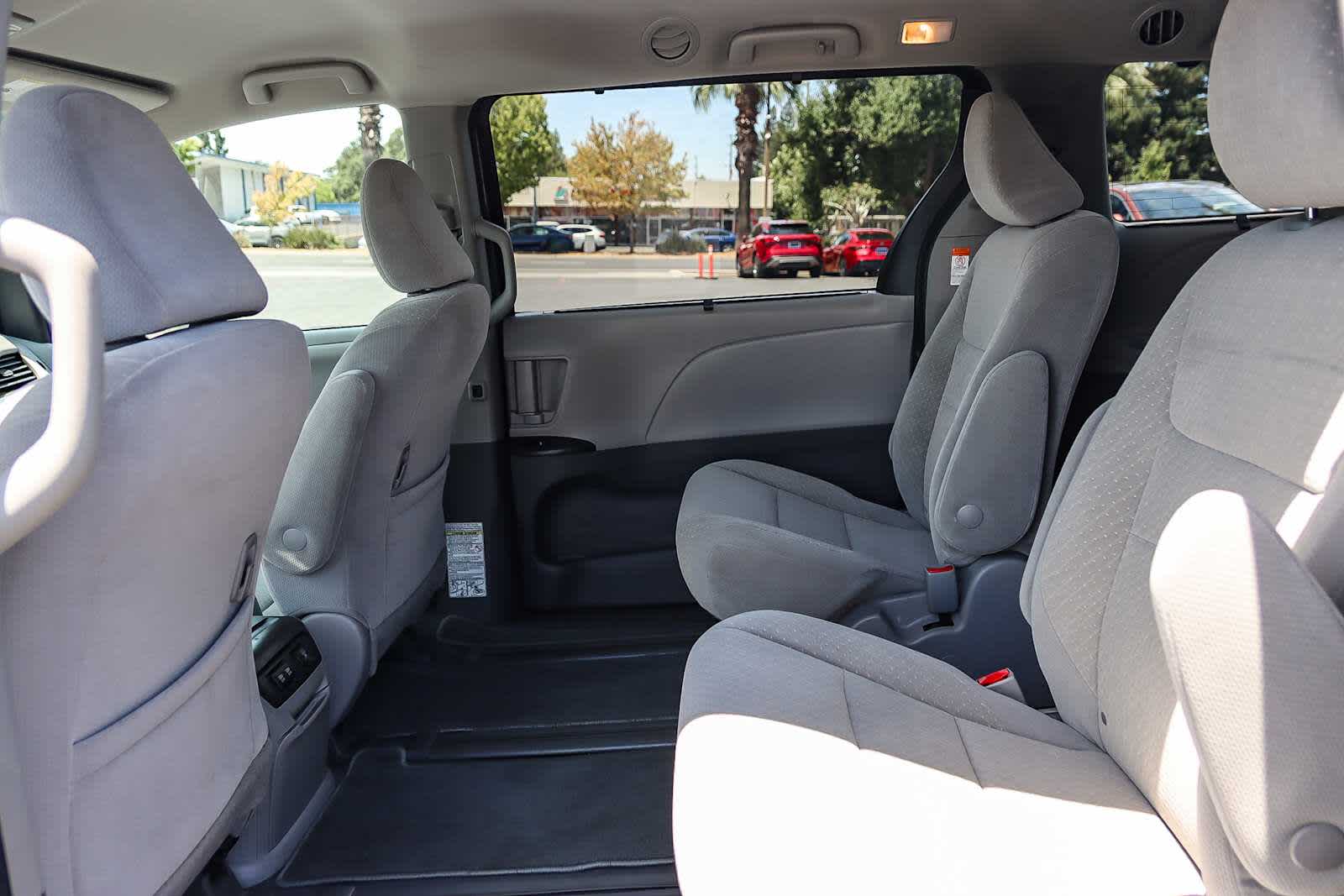 Thumbnail: 2020 Toyota Sienna - 27