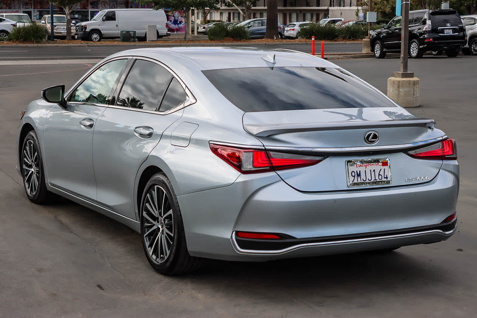 2024 Lexus ES 300h Base photo 2