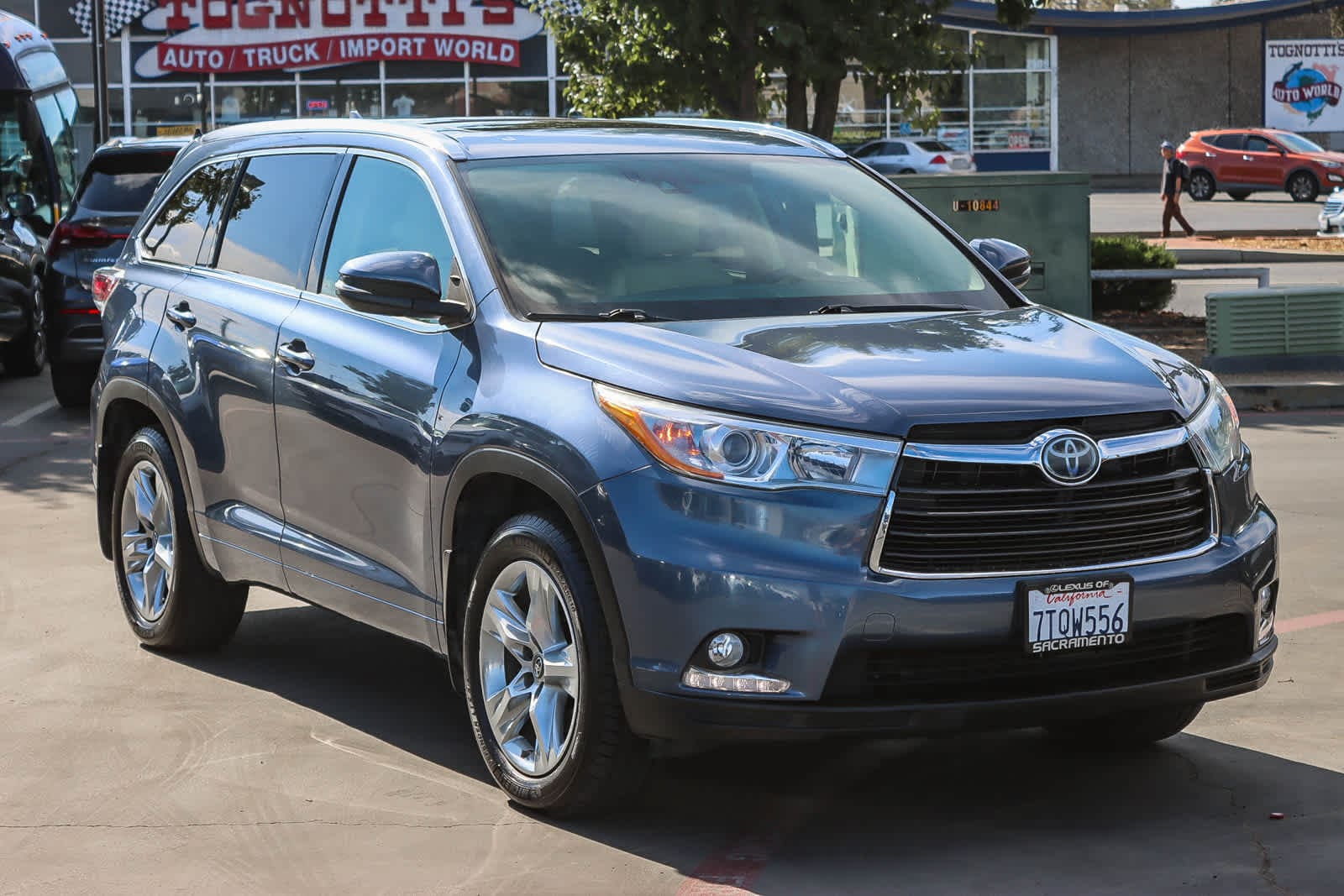 Thumbnail: 2016 Toyota Highlander - 5