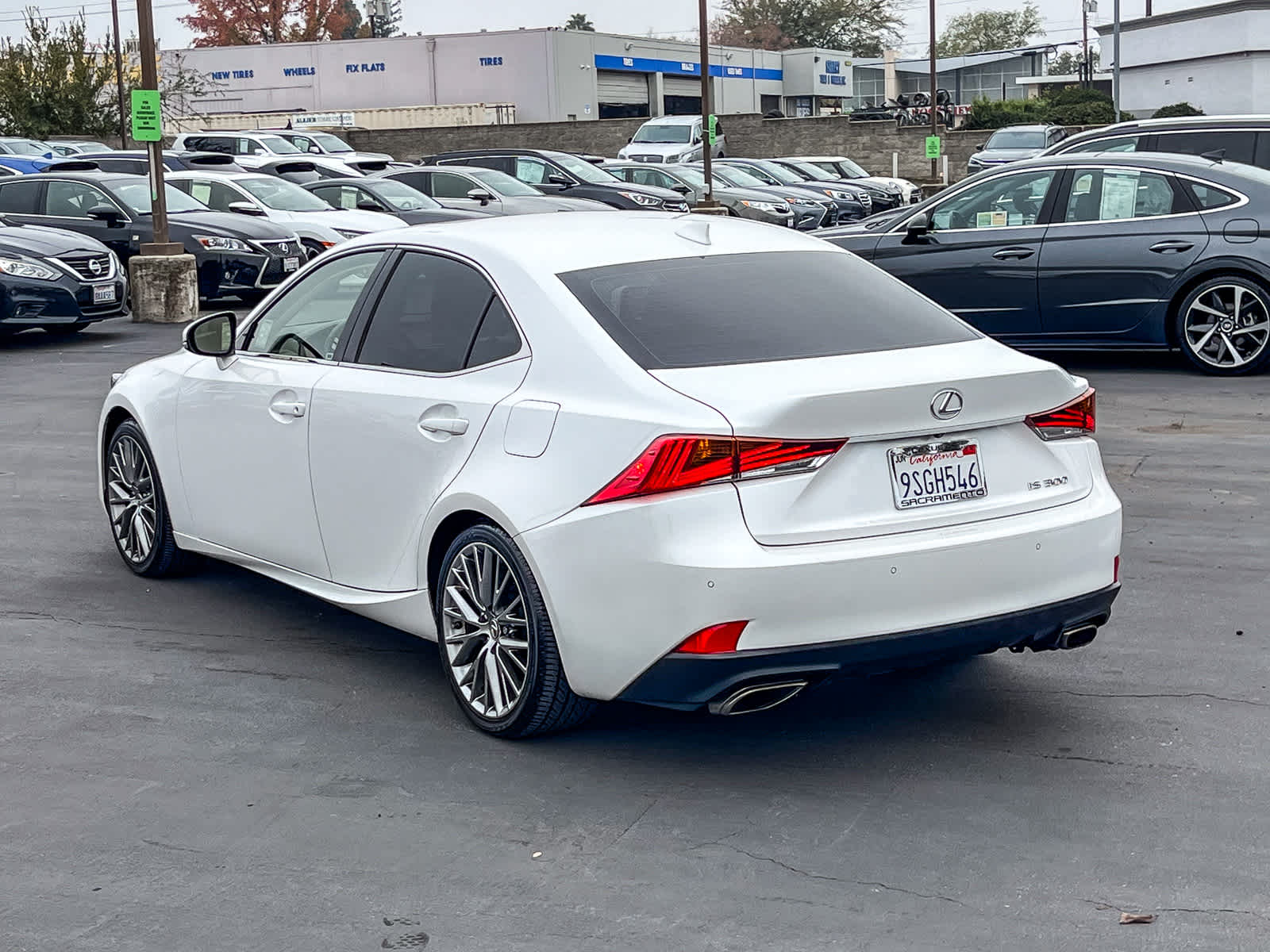 2018 Lexus IS 300 photo 2