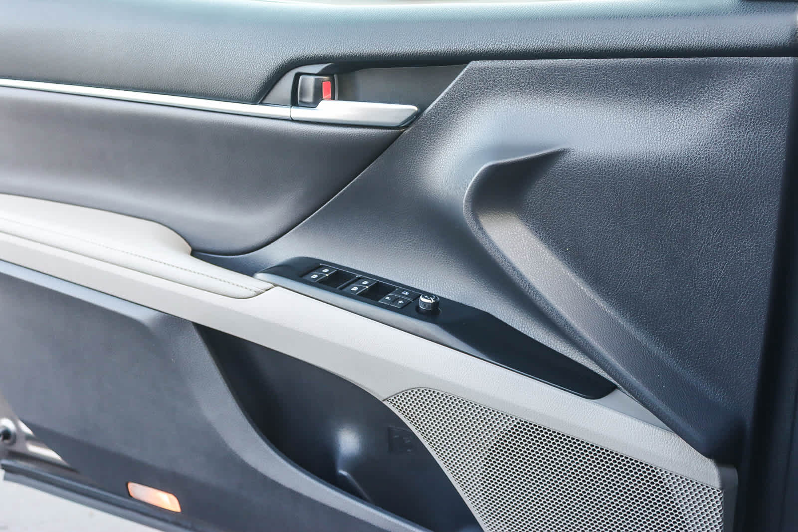 Thumbnail: 2019 Toyota Camry - 19