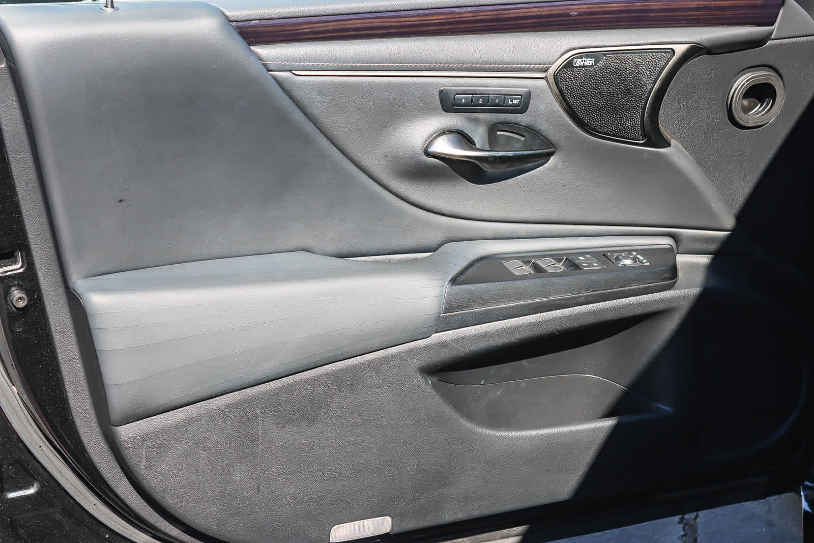 Thumbnail: 2021 Lexus ES - 20