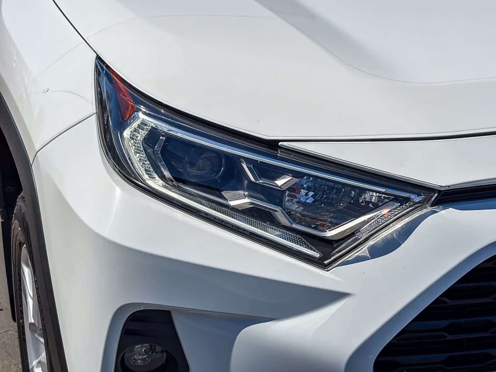 2020 Toyota RAV4 Hybrid XLE photo 6