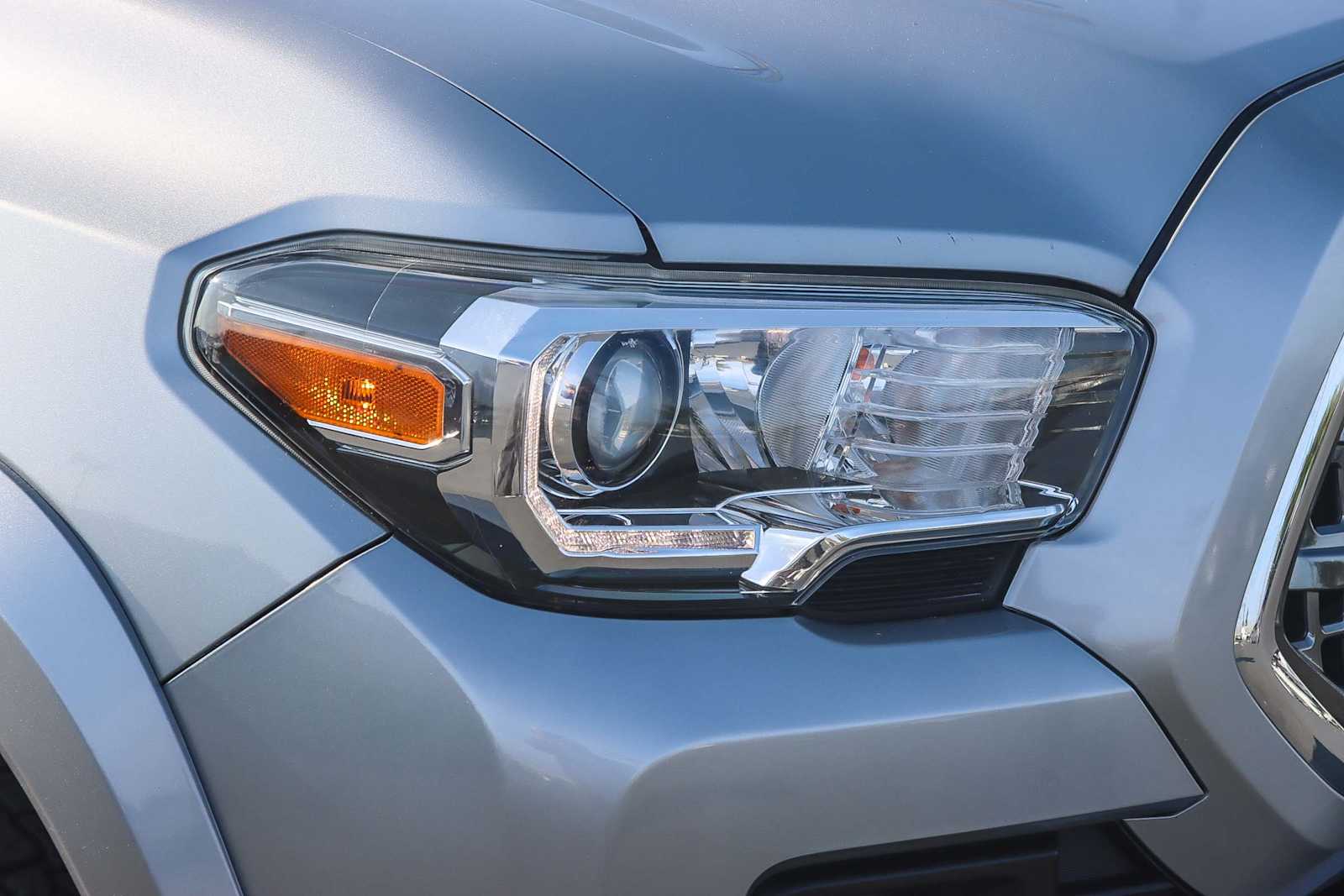 Thumbnail: 2016 Toyota Tacoma - 7