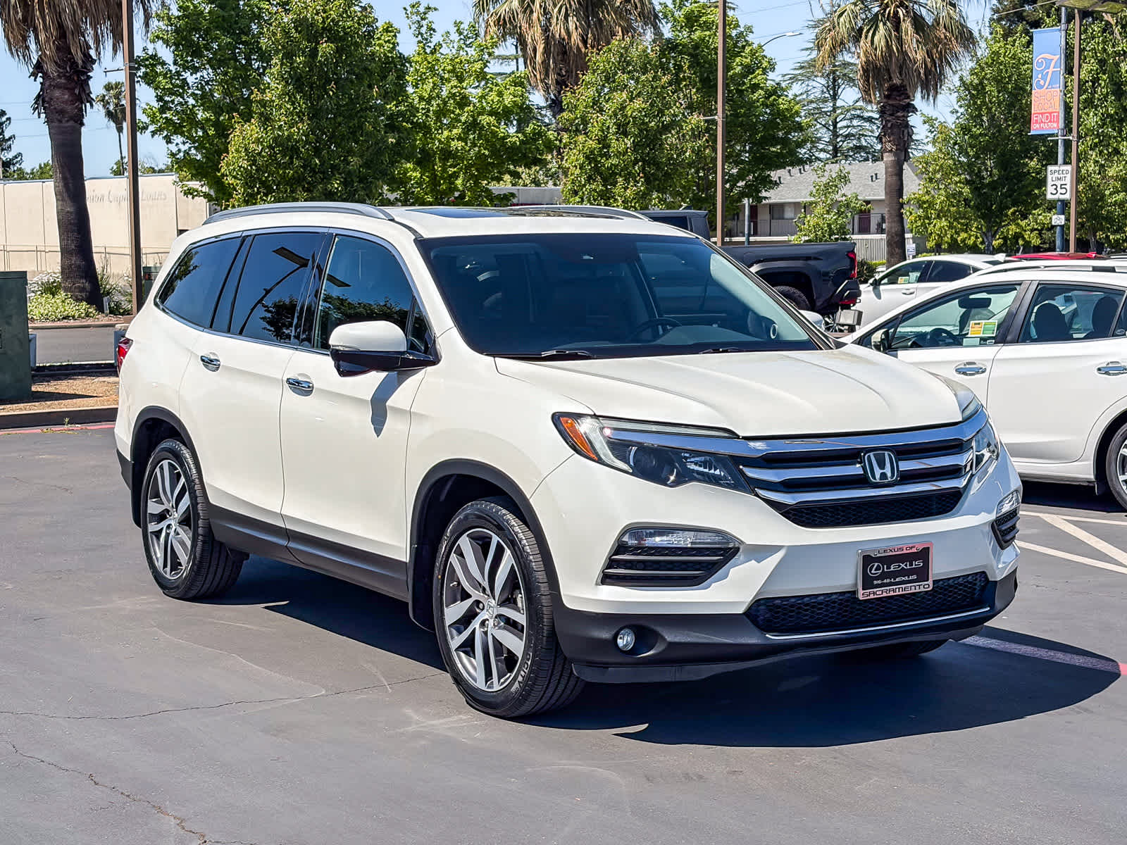 2018 Honda Pilot Touring FWD photo 4