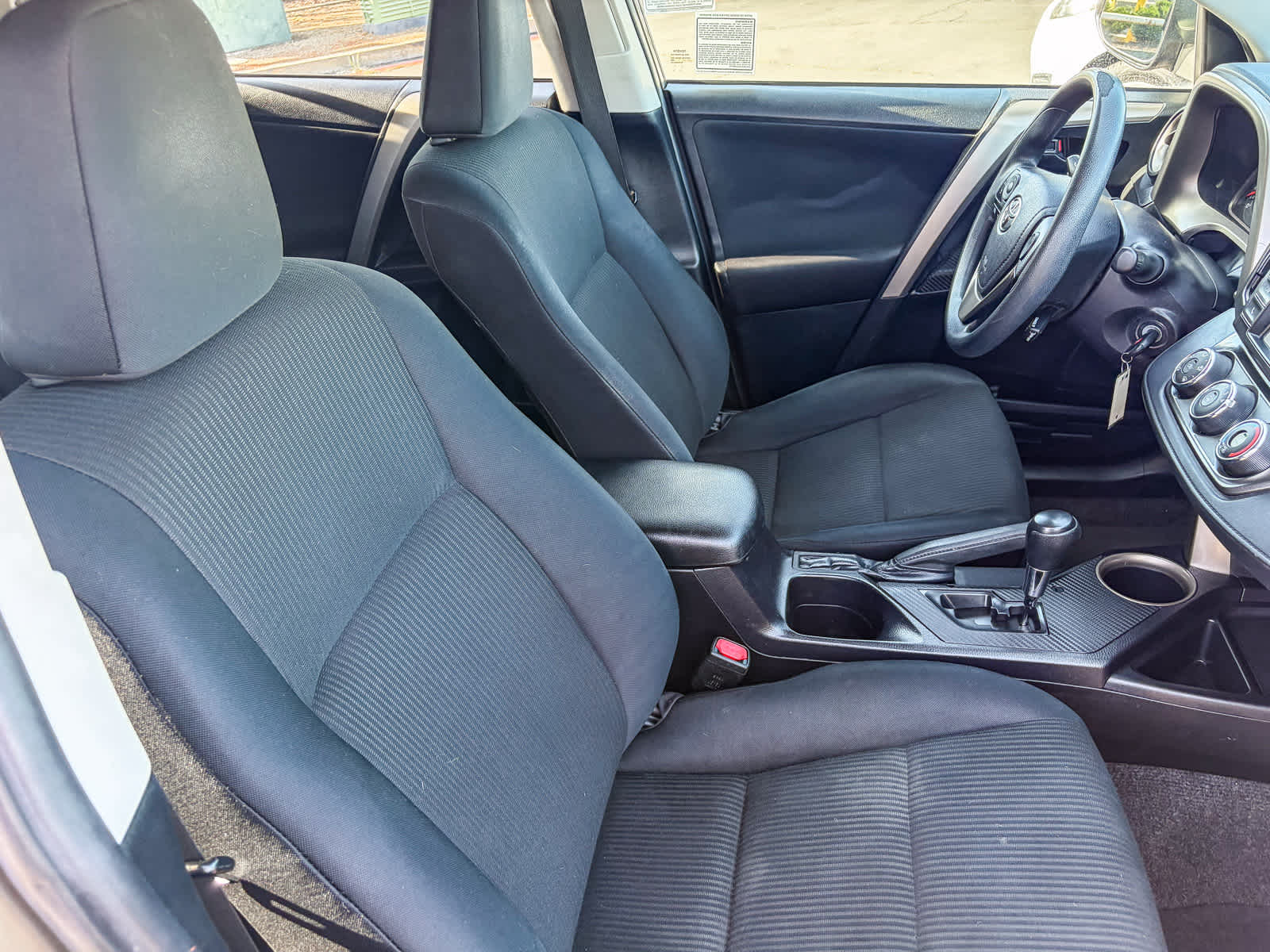 Thumbnail: 2015 Toyota RAV4 - 15