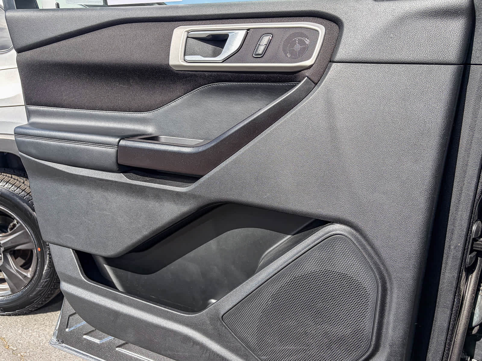 Thumbnail: 2020 Ford Explorer - 20