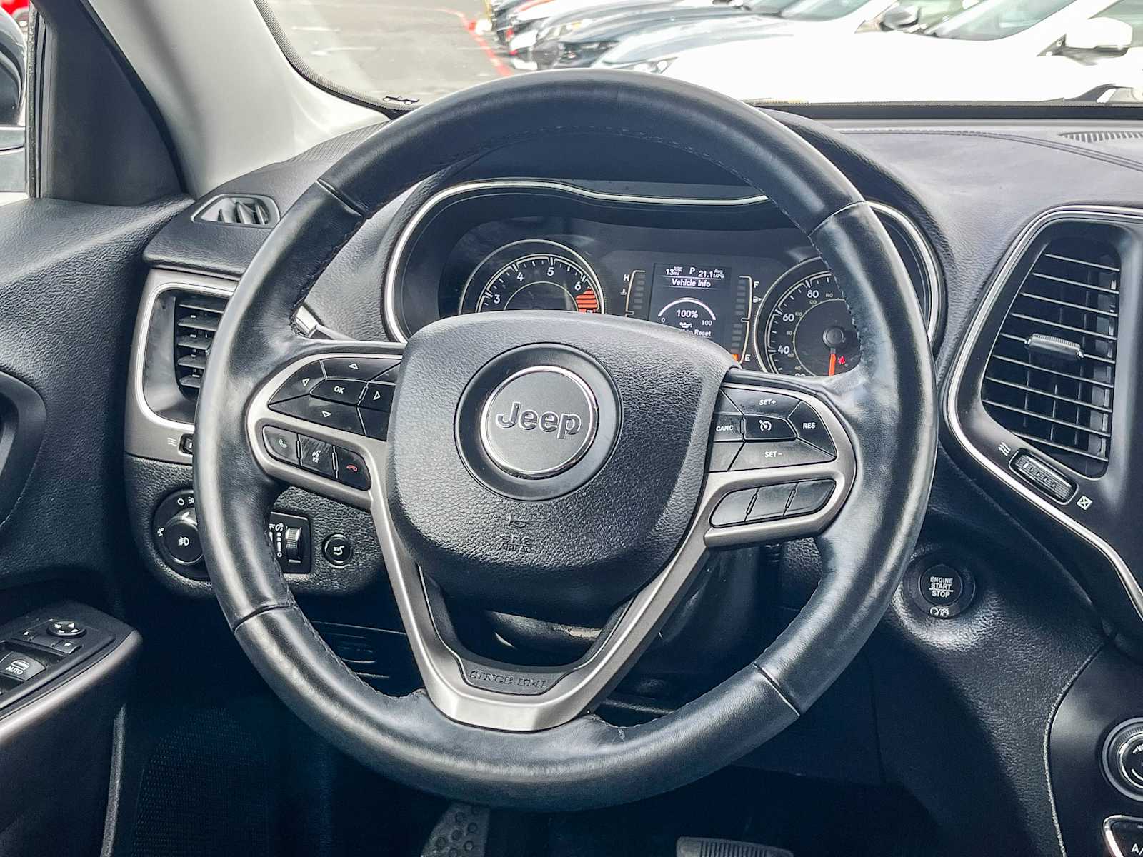 Thumbnail: 2019 Jeep Cherokee - 14