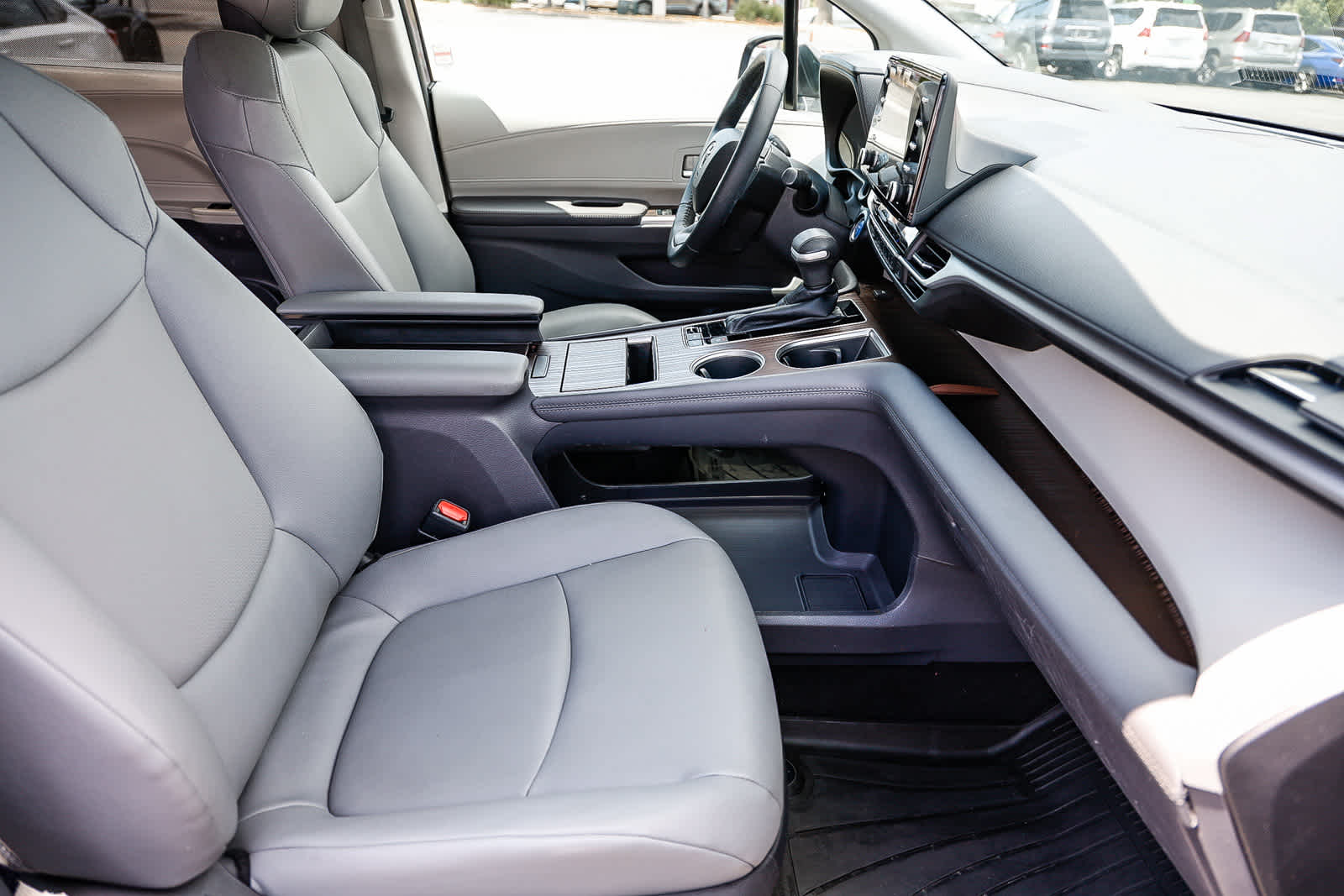 Thumbnail: 2023 Toyota Sienna - 26