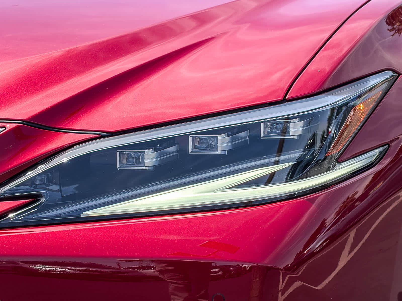 2024 LEXUS ES 300h Luxury photo 6