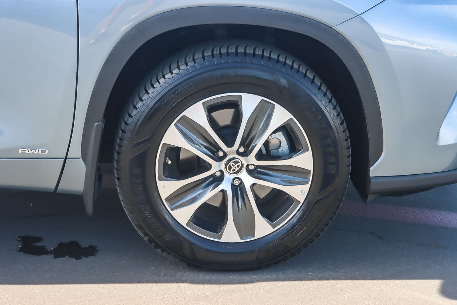 Thumbnail: 2022 Toyota Highlander - 9