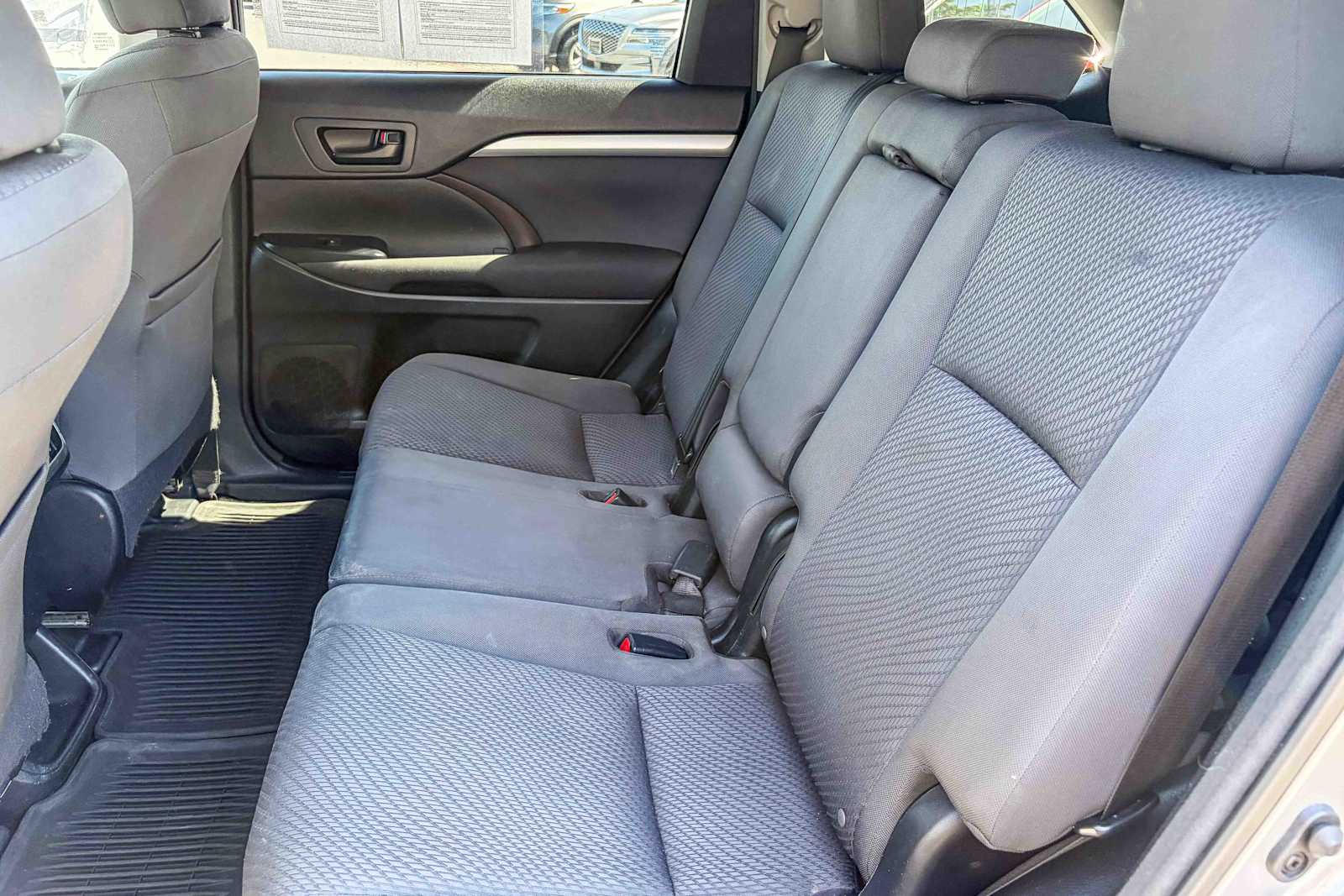 Thumbnail: 2015 Toyota Highlander - 17