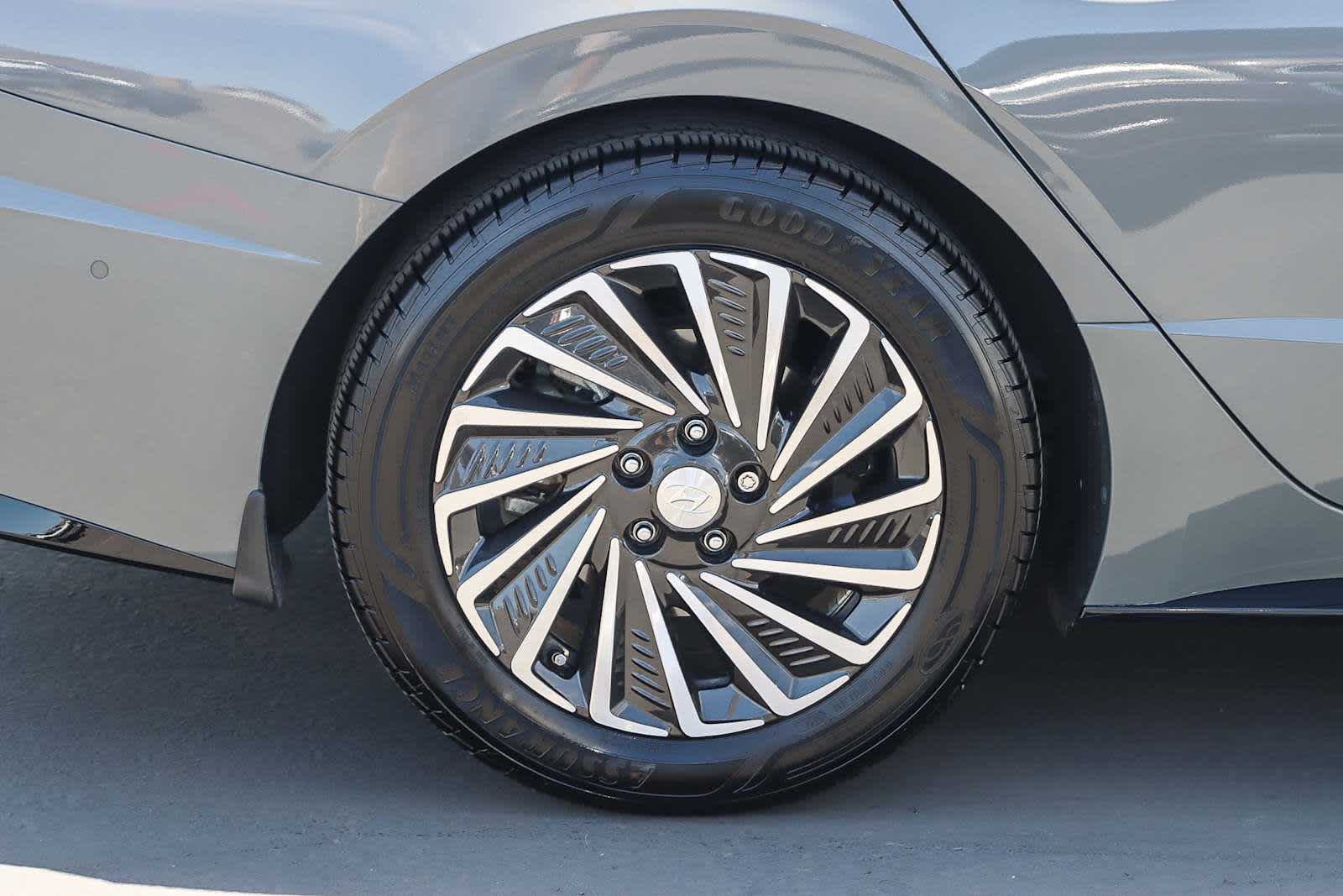Thumbnail: 2023 Hyundai Sonata - 26