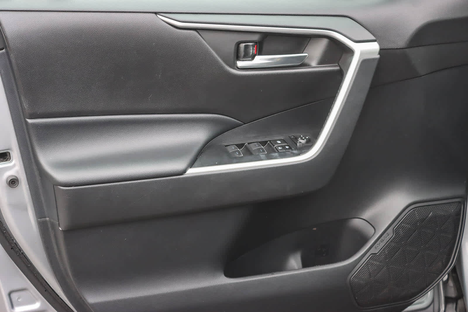 Thumbnail: 2022 Toyota RAV4 - 19