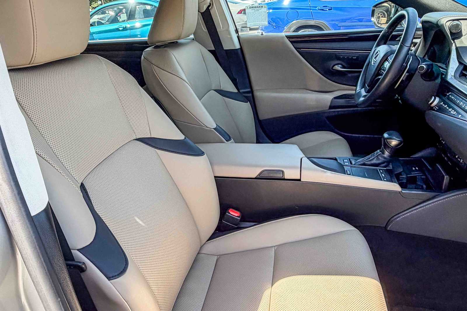 Thumbnail: 2021 Lexus ES - 15