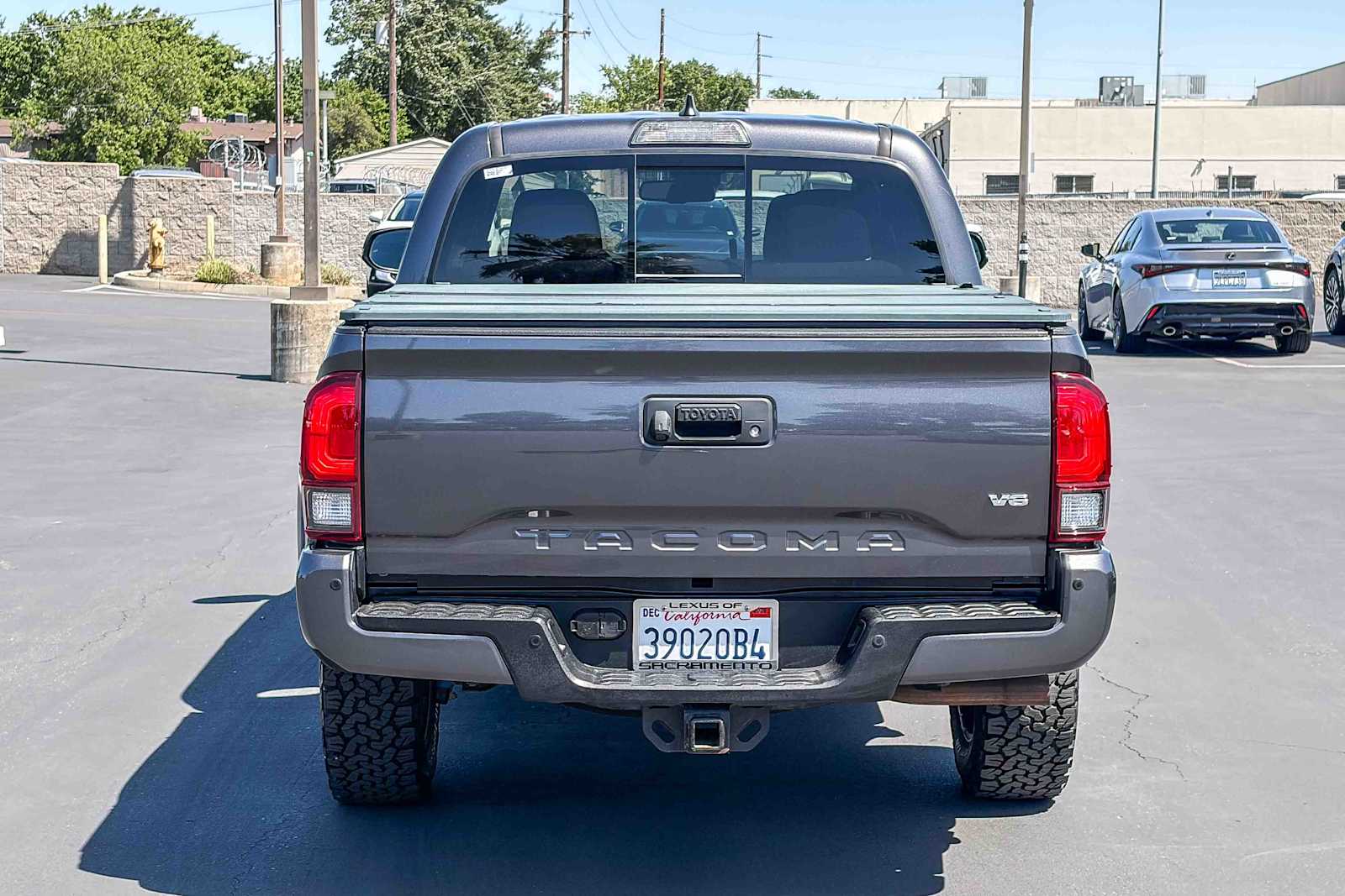 2018 Toyota Tacoma TRD Sport V6 photo 2
