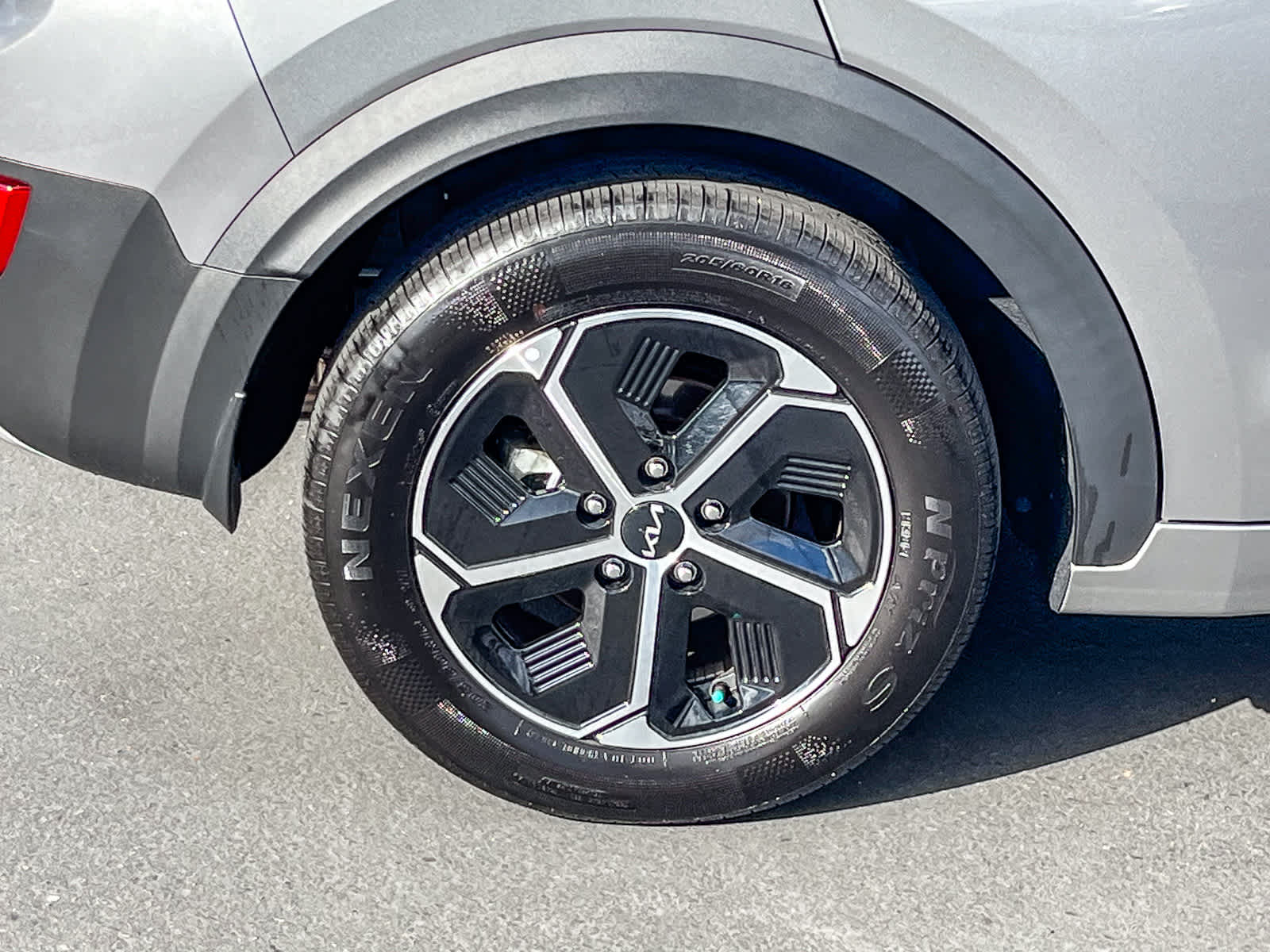 Thumbnail: 2024 Kia Niro - 10