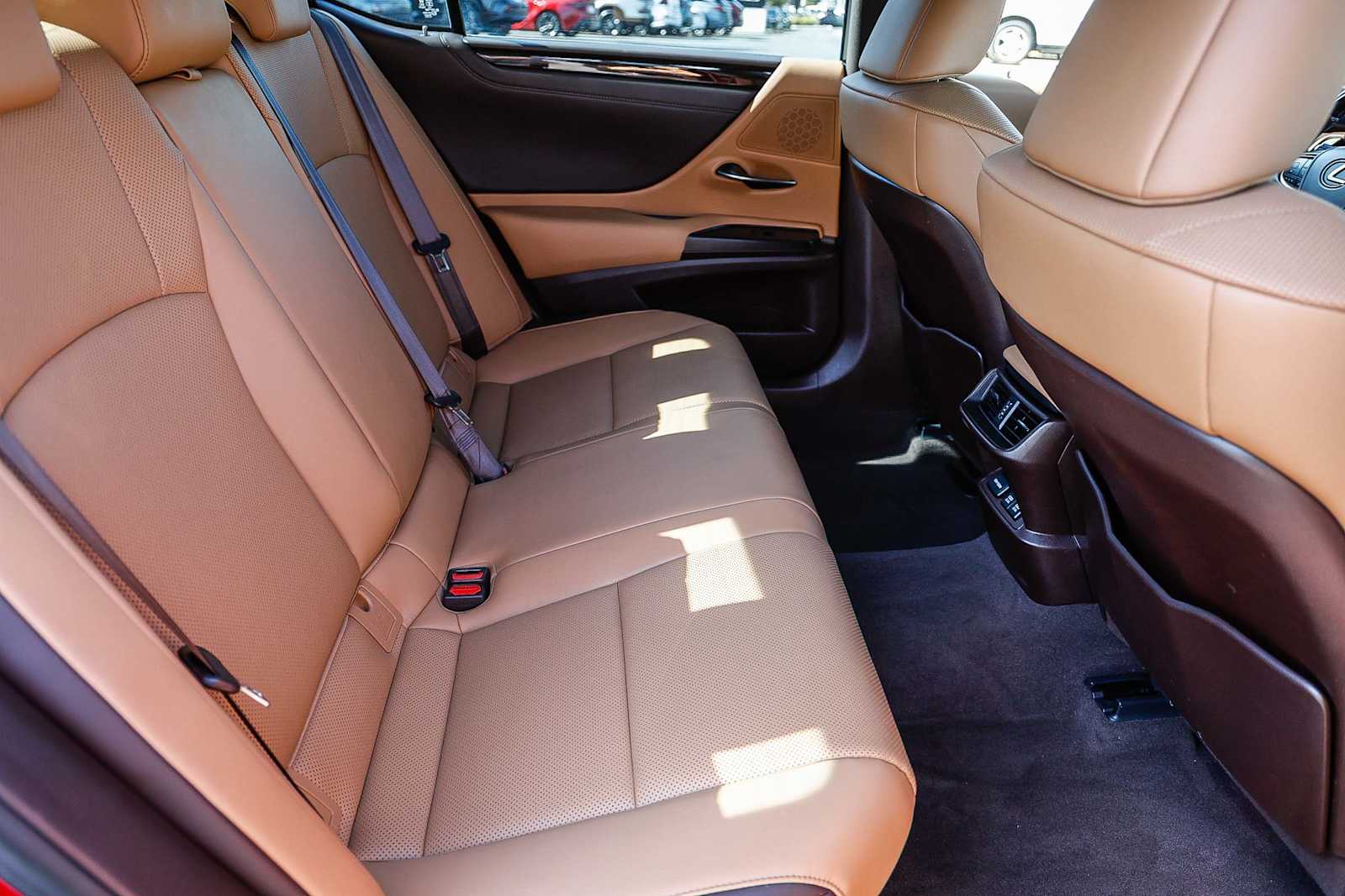Thumbnail: 2019 Lexus ES - 25