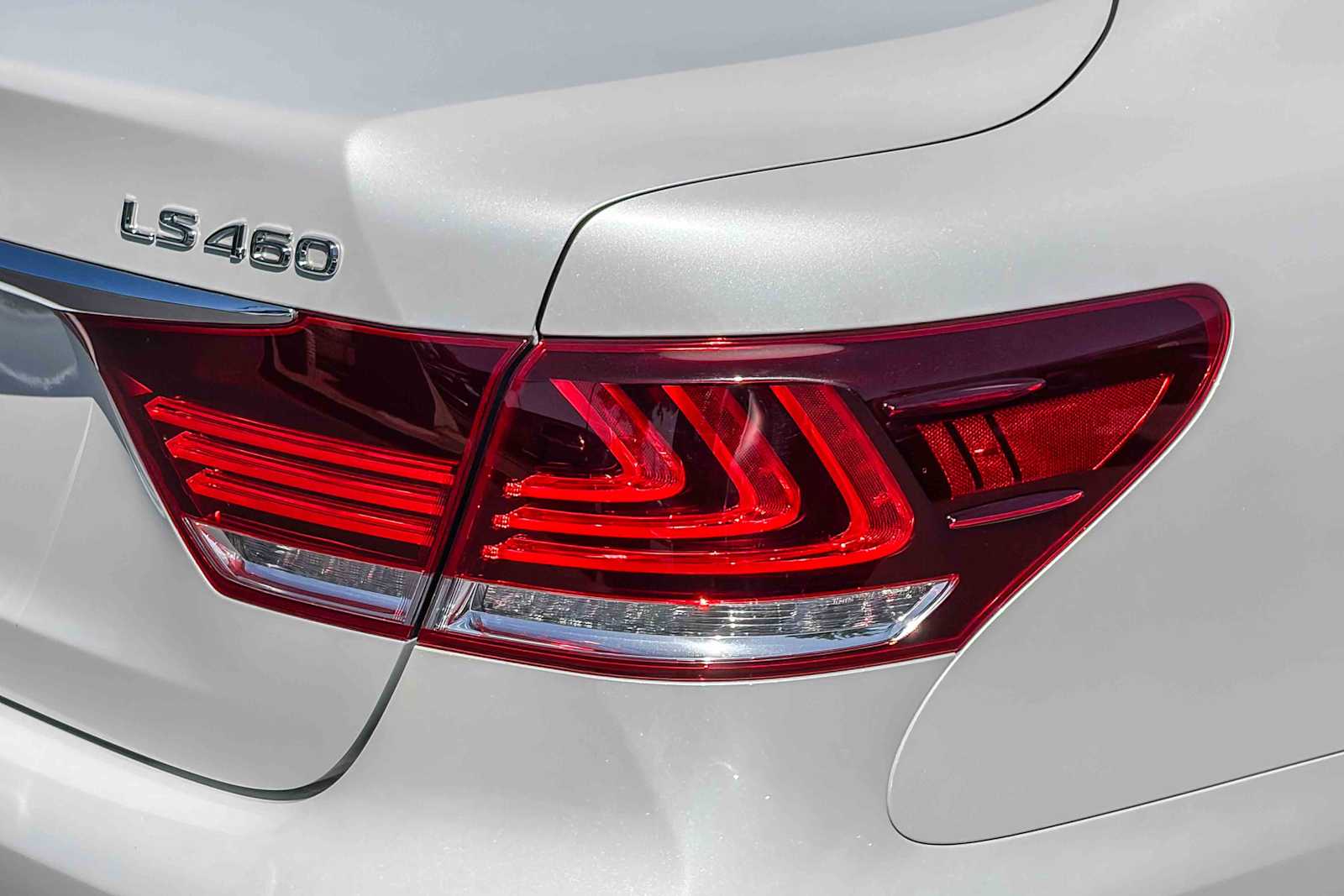 2017 LEXUS LS 460 photo 3