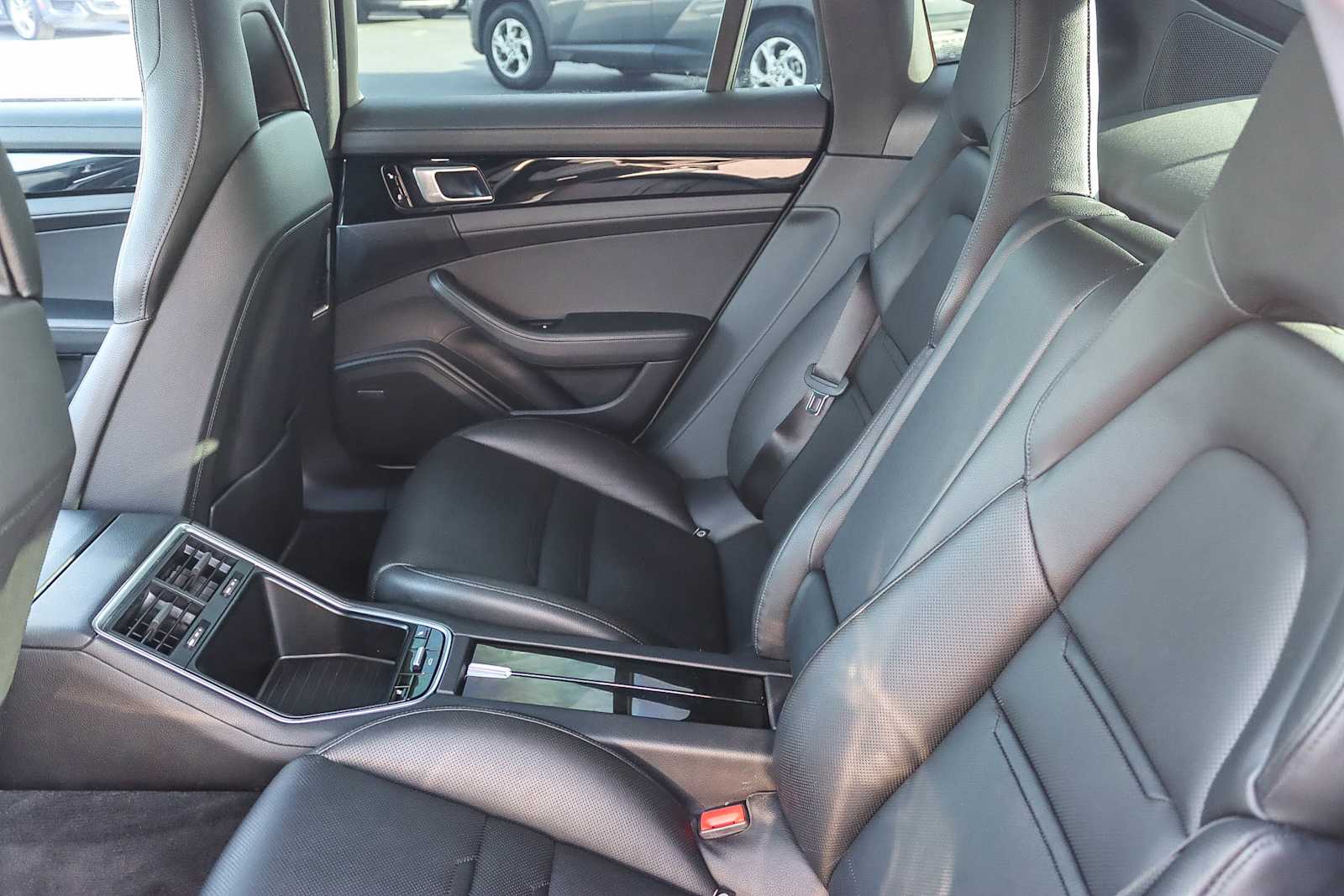 Thumbnail: 2018 Porsche Panamera - 18