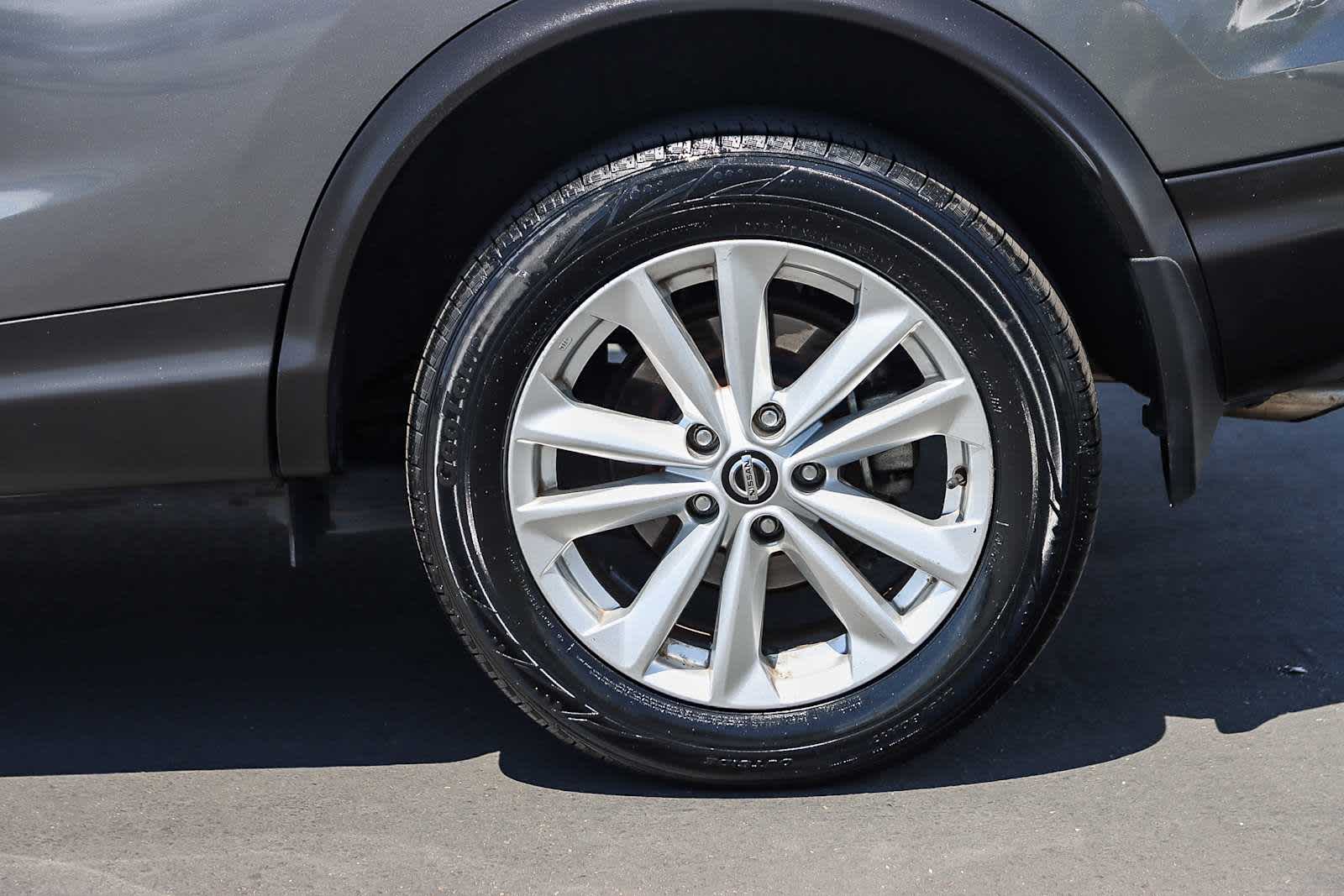 Thumbnail: 2019 Nissan Rogue Sport - 17