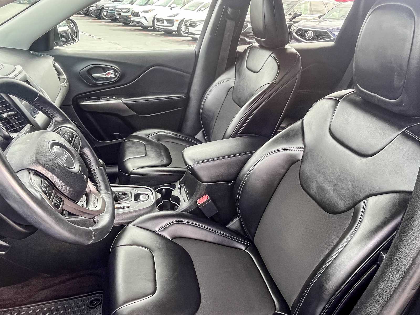 Thumbnail: 2019 Jeep Cherokee - 16