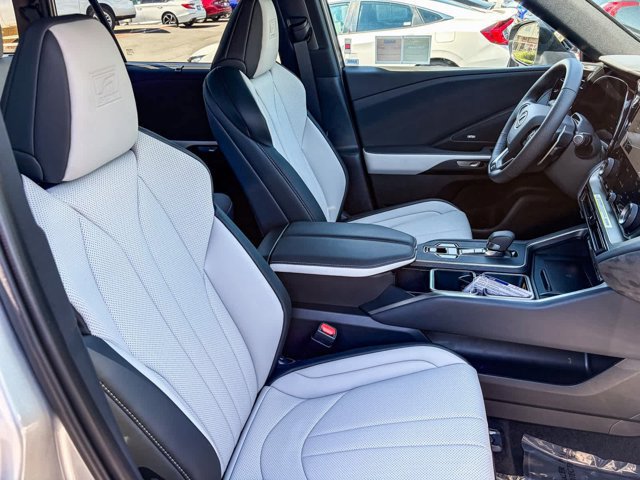 2026 Lexus TX 500h F-Sport Premium - Photo 17