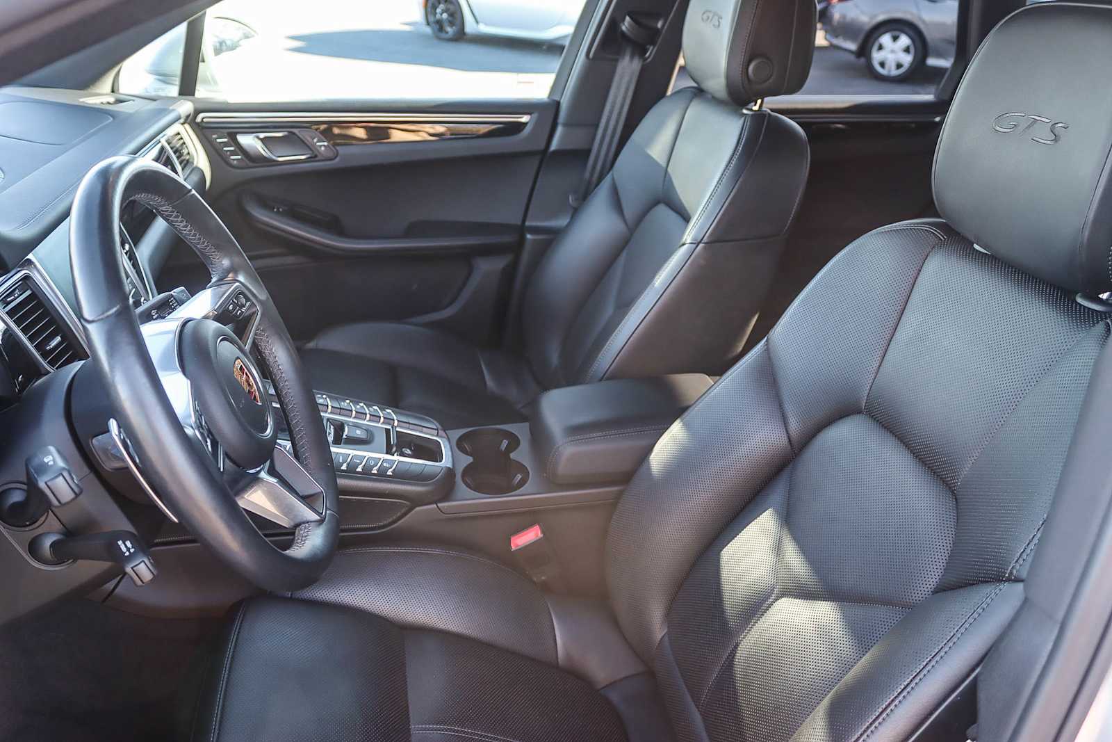 Thumbnail: 2018 Porsche Macan - 15