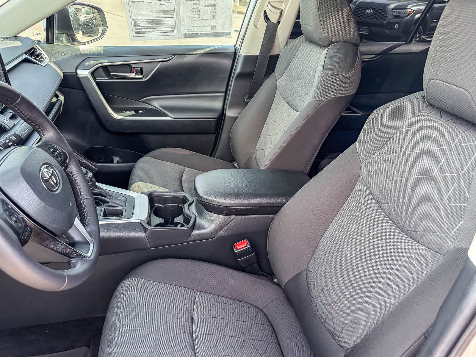 Thumbnail: 2021 Toyota RAV4 - 17