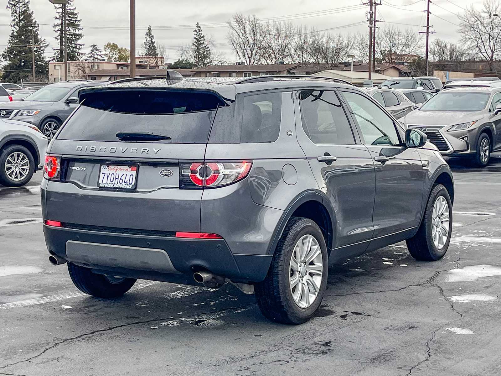 Thumbnail: 2017 Land Rover Discovery Sport - 4