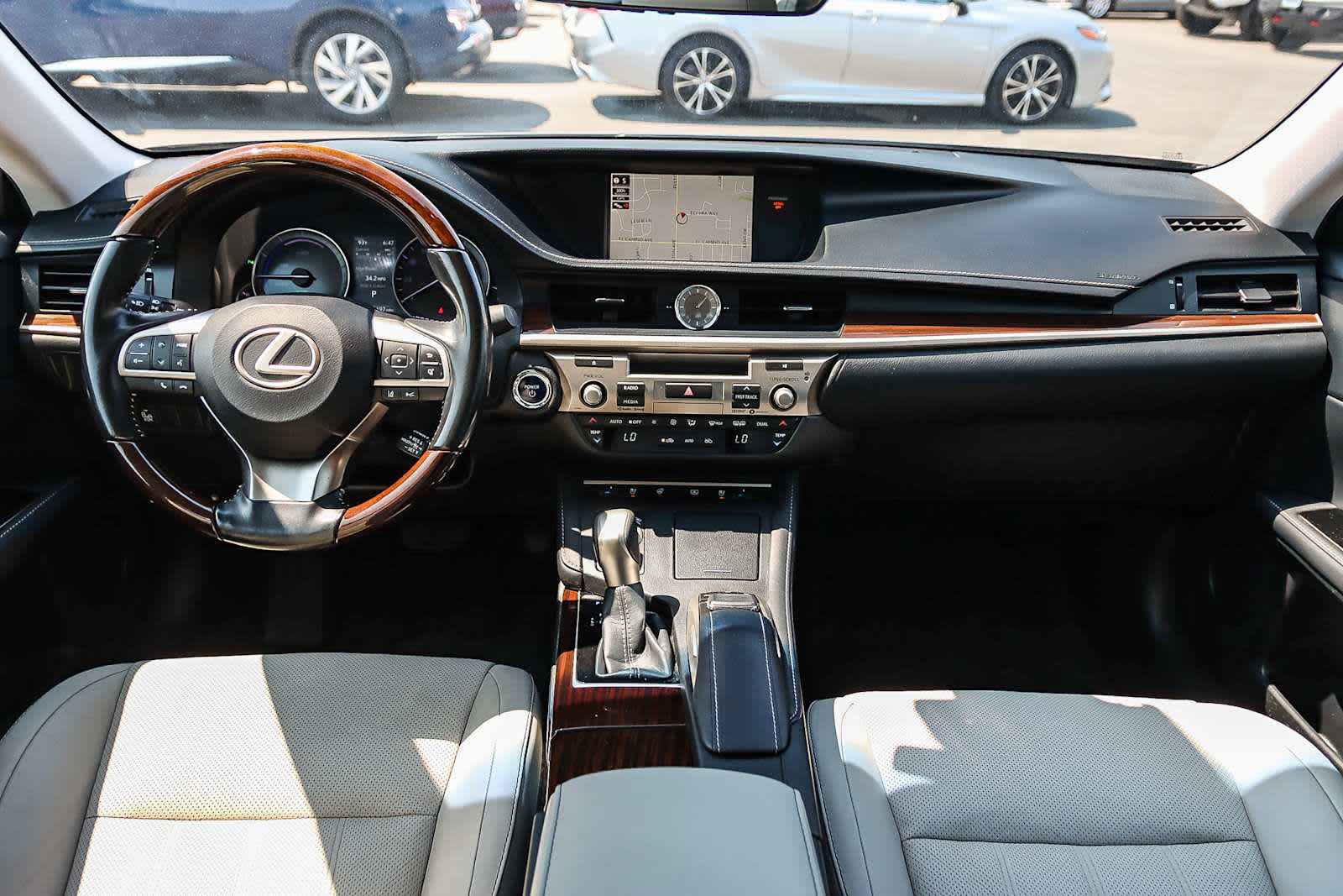 Thumbnail: 2017 Lexus ES - 15