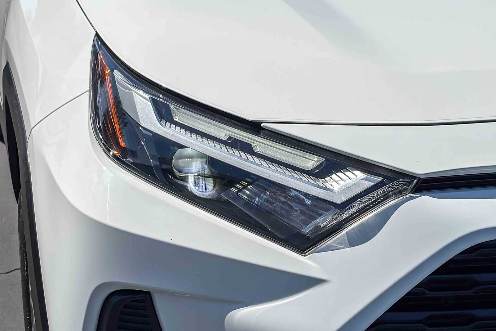 2022 Toyota RAV4 Hybrid XLE photo 6