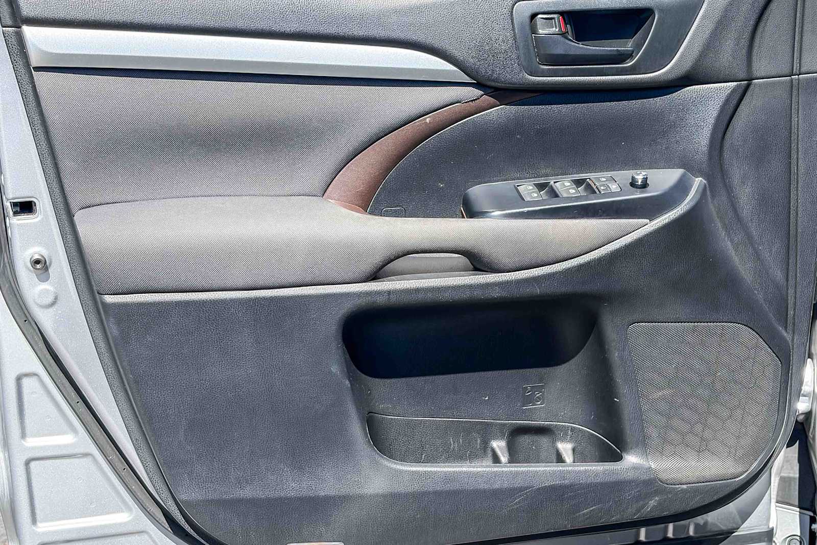 Thumbnail: 2015 Toyota Highlander - 21