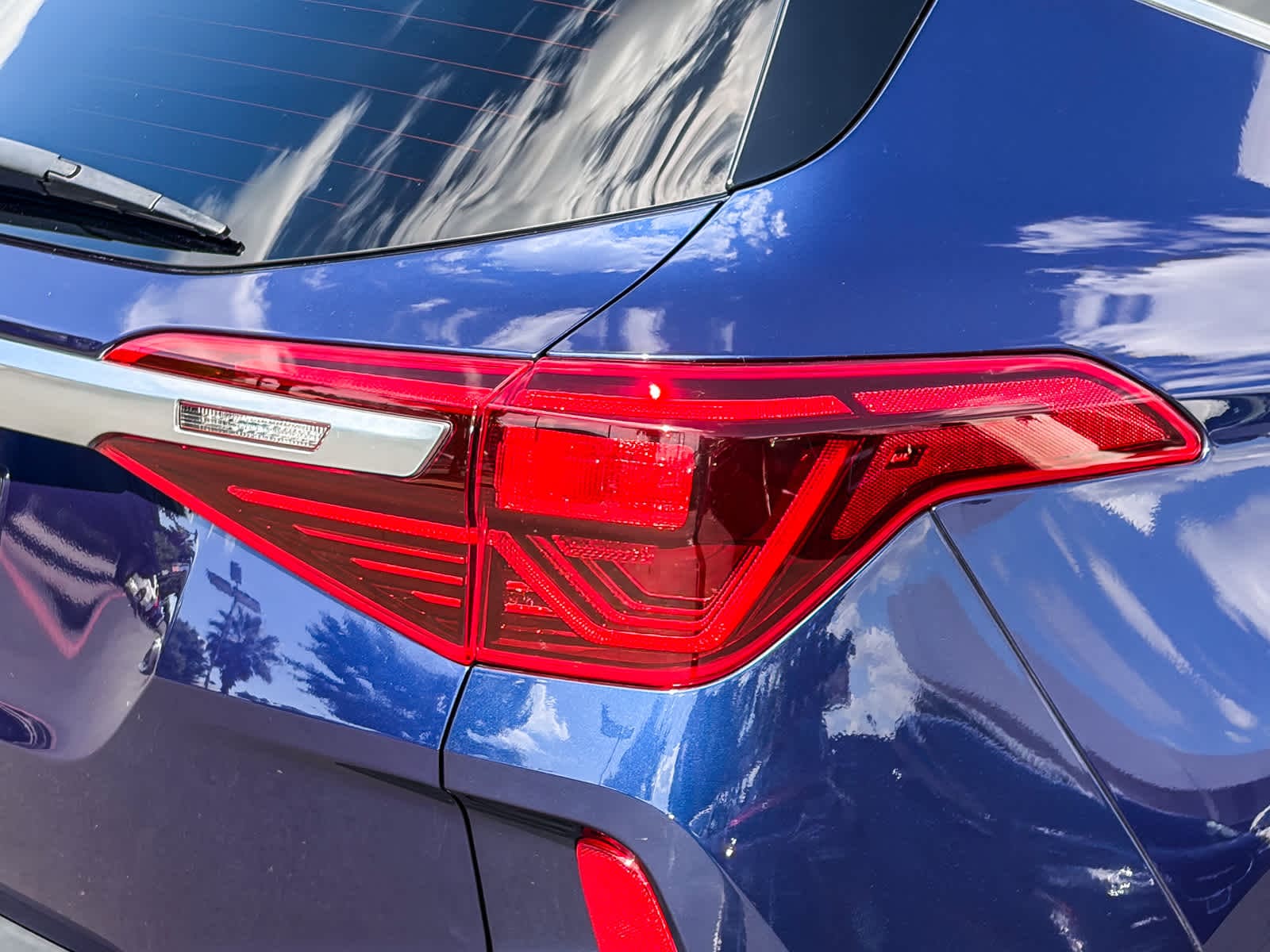 2023 Kia Seltos EX photo 3