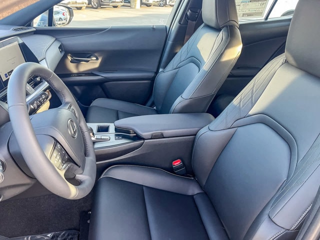 Thumbnail: 2025 Lexus UX - 18