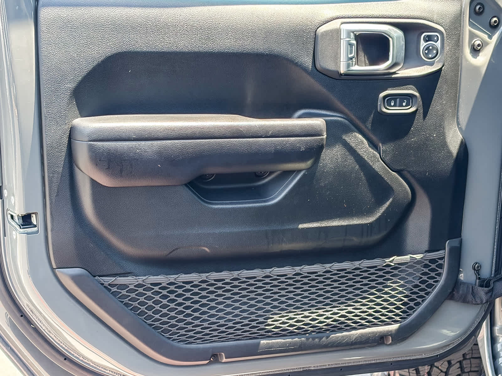 Thumbnail: 2021 Jeep Wrangler - 18