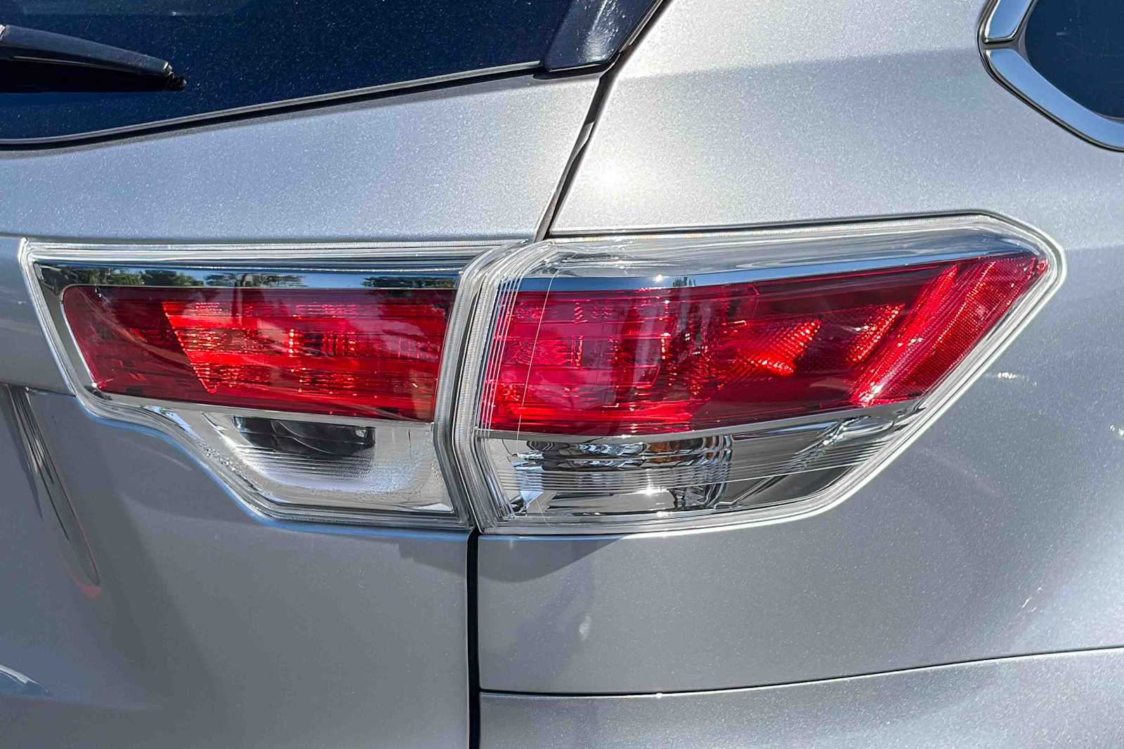 2015 Toyota Highlander LE V6 photo 3