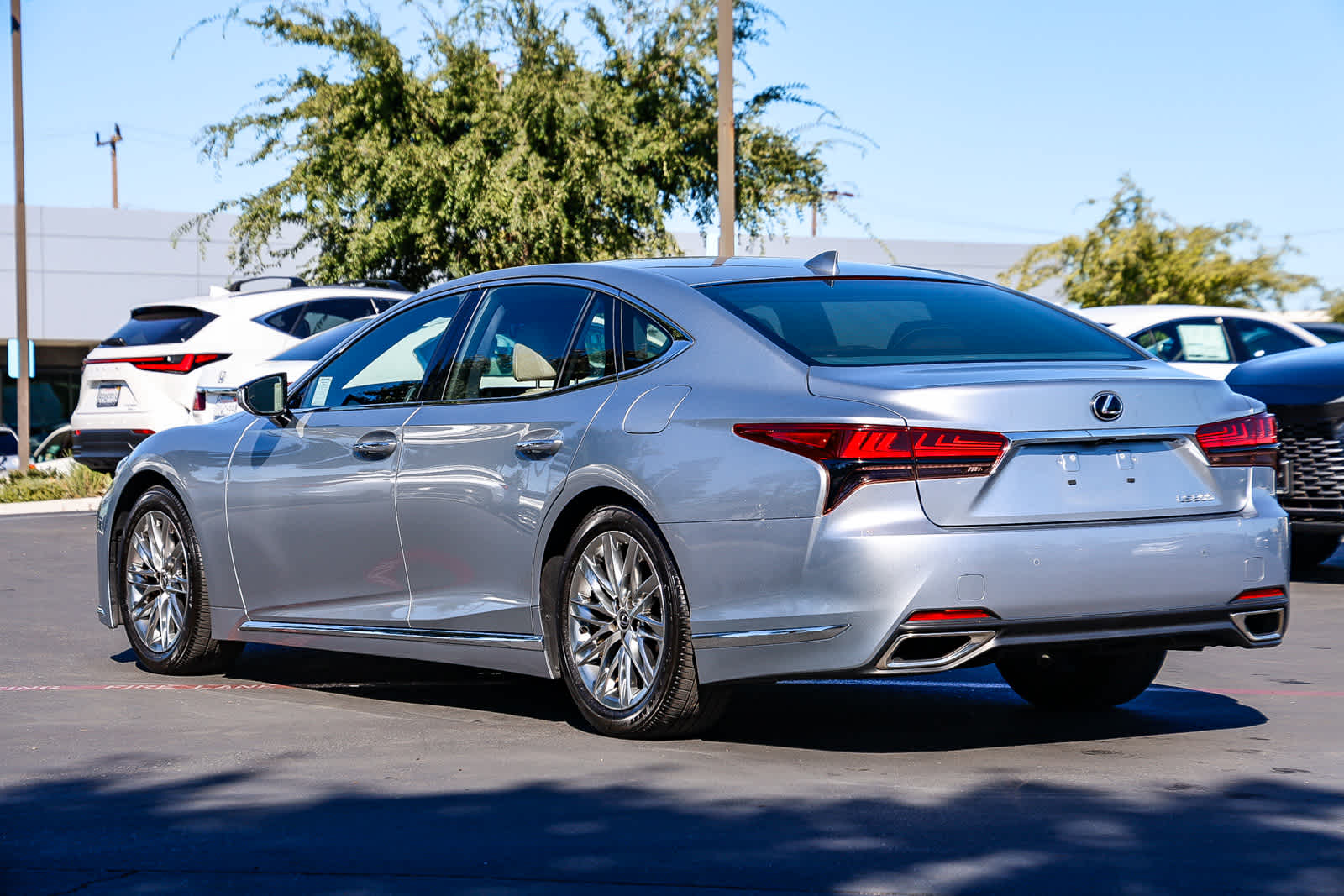 Thumbnail: 2023 Lexus LS - 2