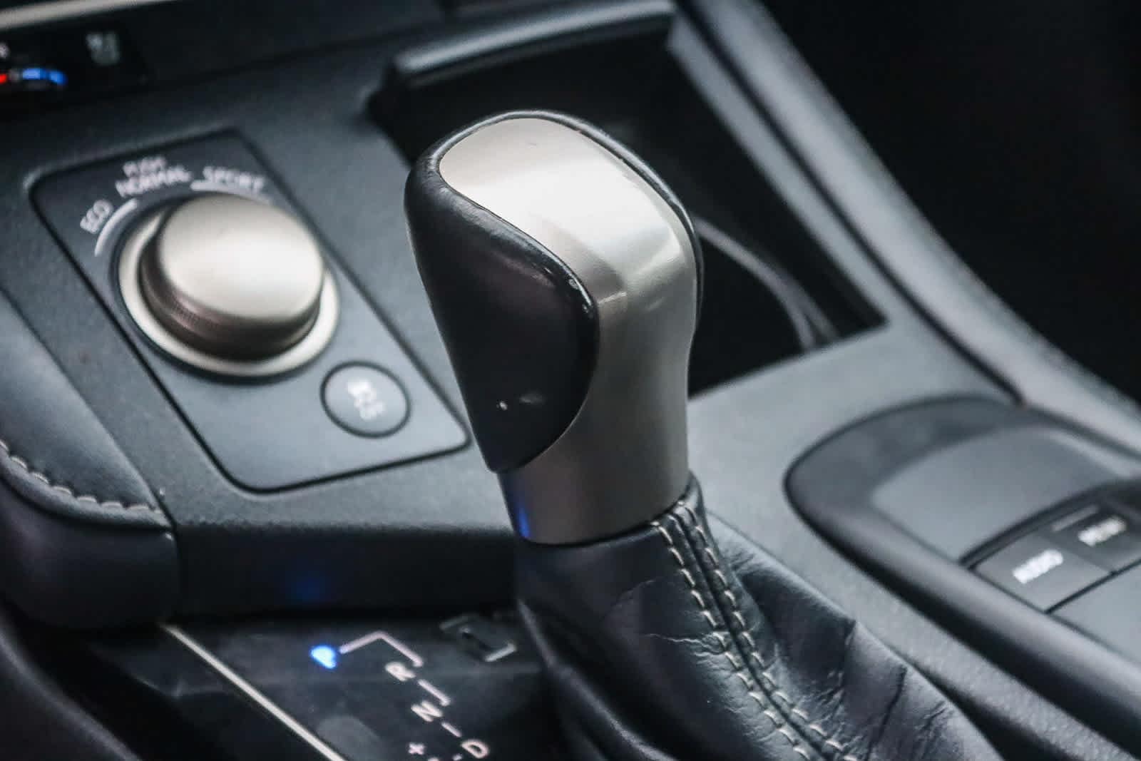 Thumbnail: 2017 Lexus ES - 19