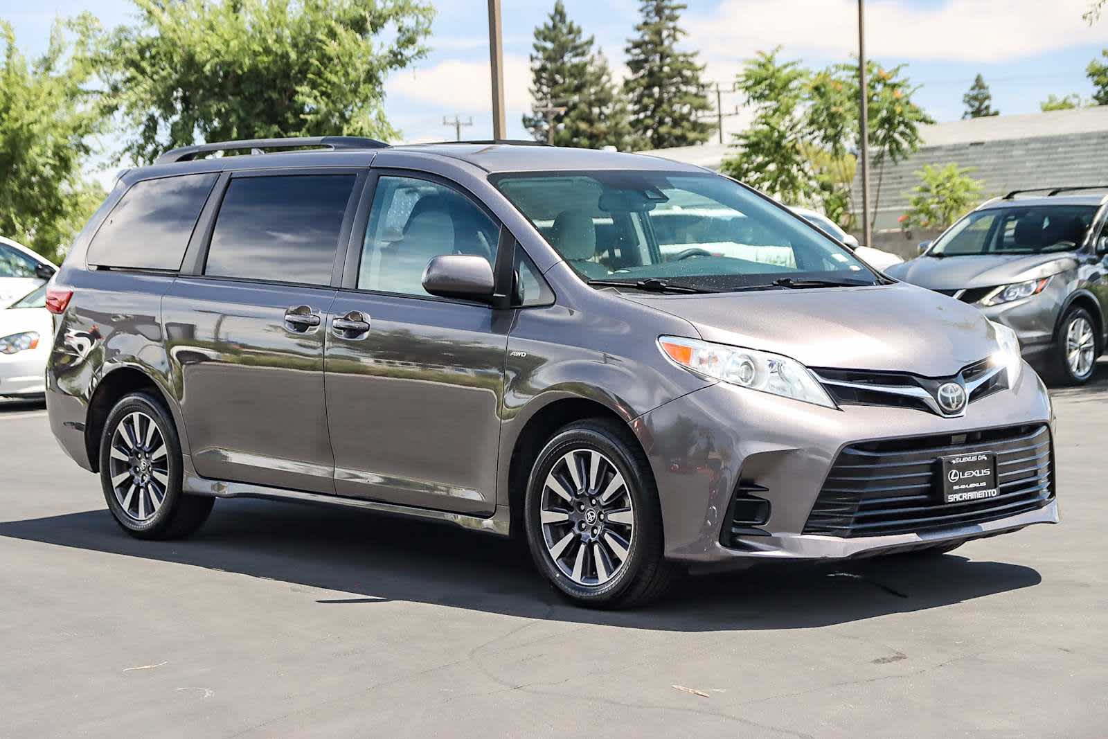 Thumbnail: 2020 Toyota Sienna - 9