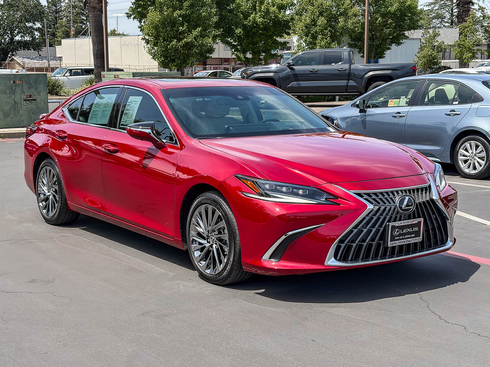 2024 LEXUS ES 300h Luxury photo 4