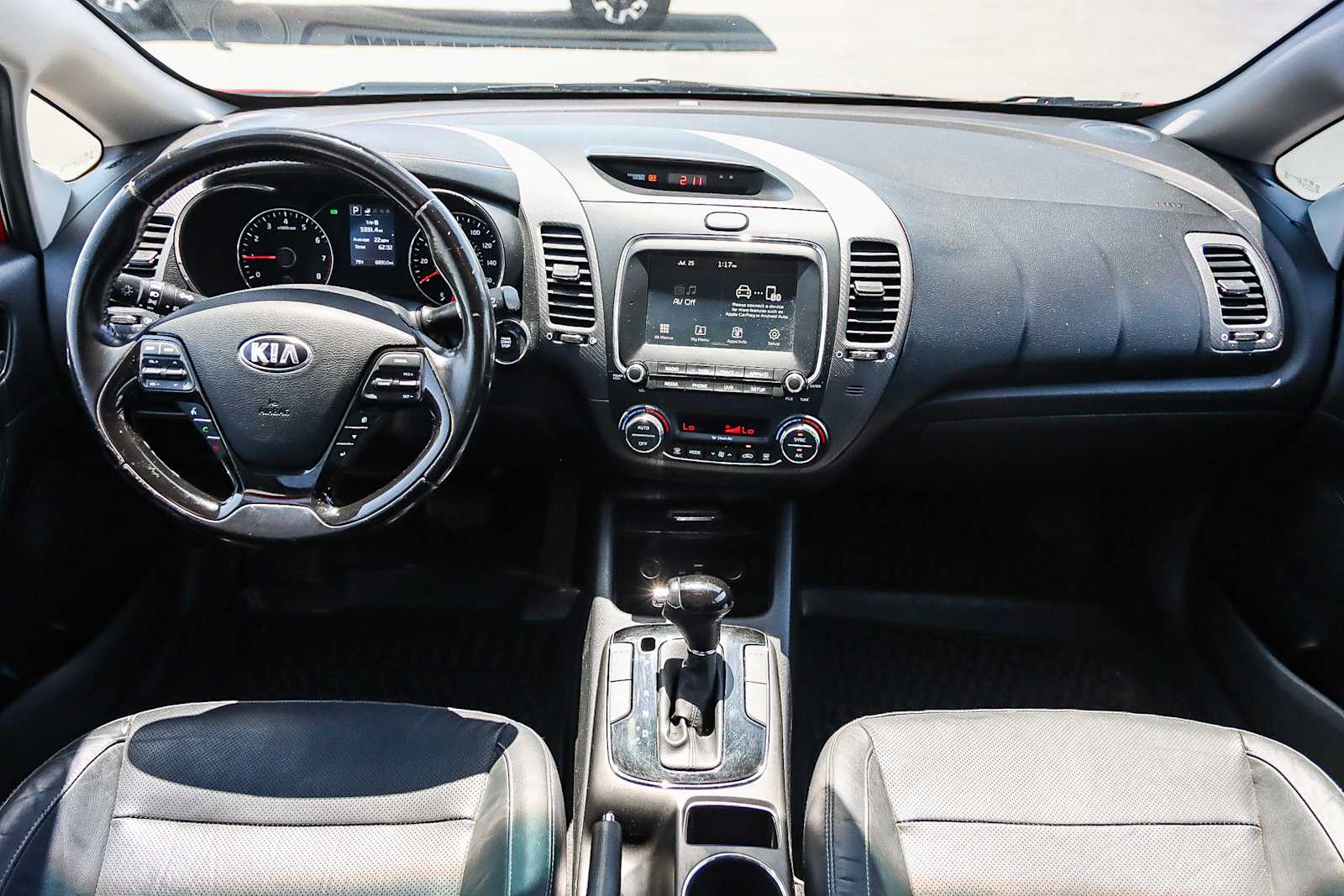 Thumbnail: 2017 Kia Forte - 11