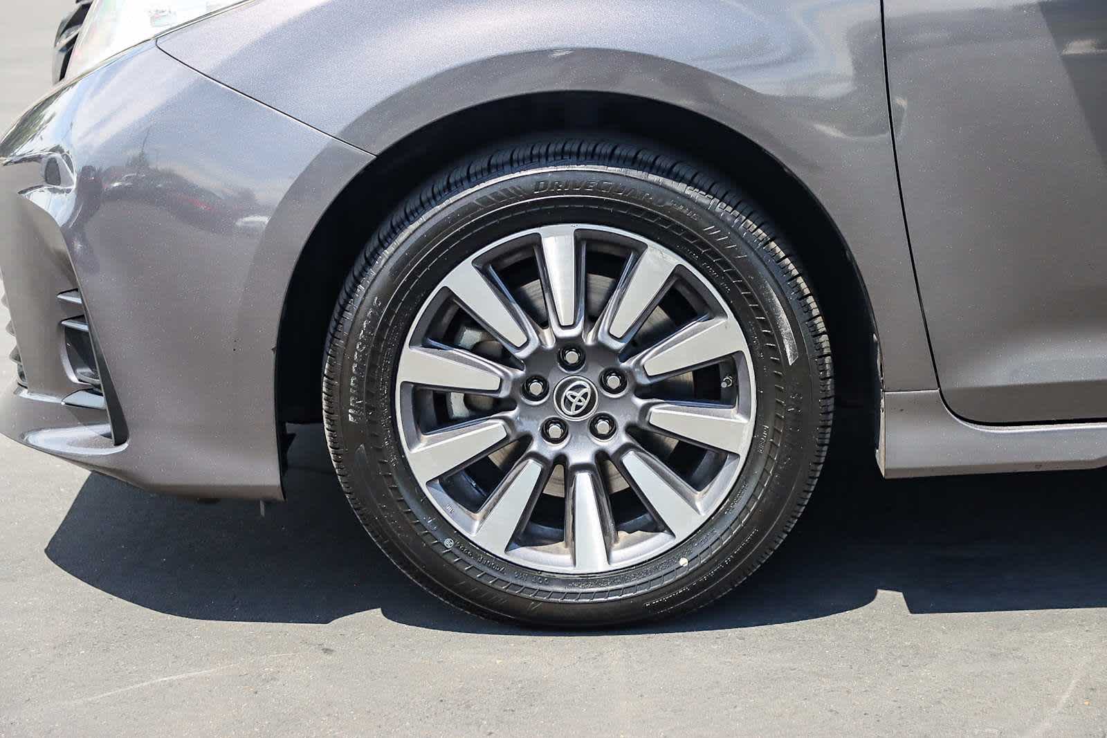 Thumbnail: 2020 Toyota Sienna - 19