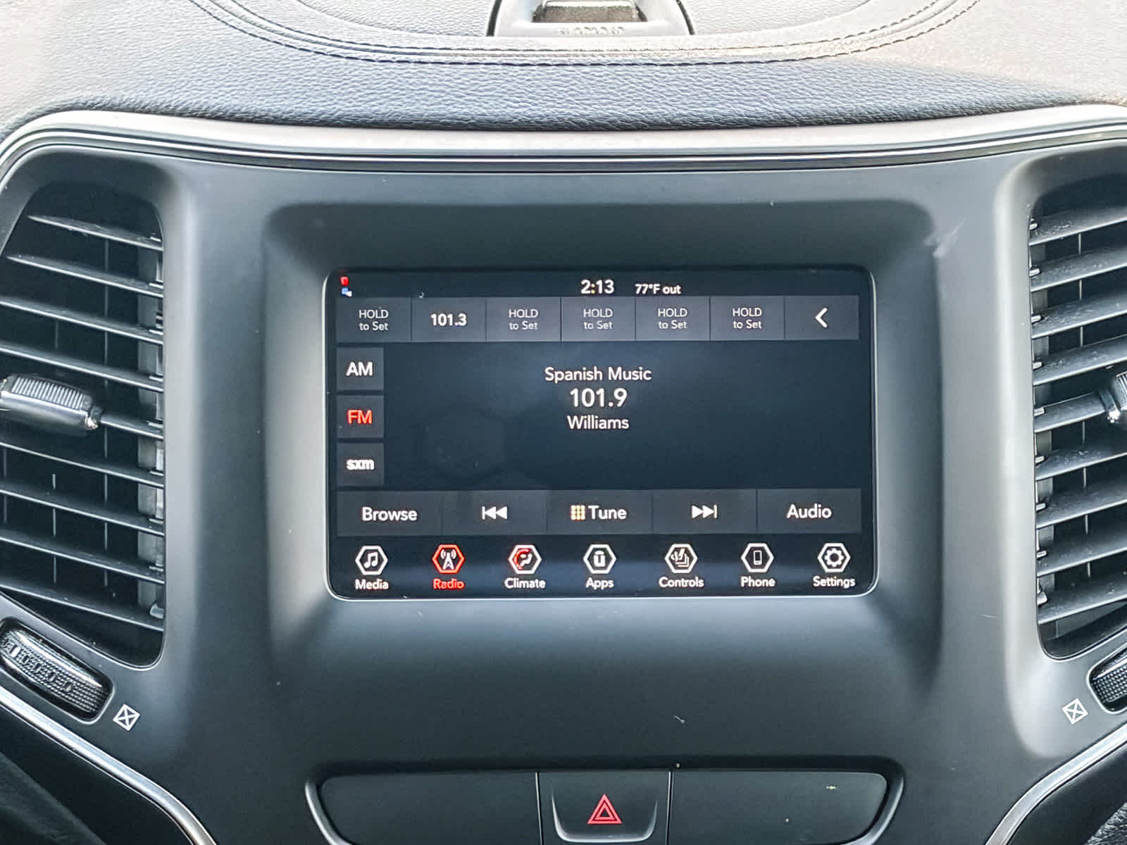 Thumbnail: 2019 Jeep Cherokee - 13